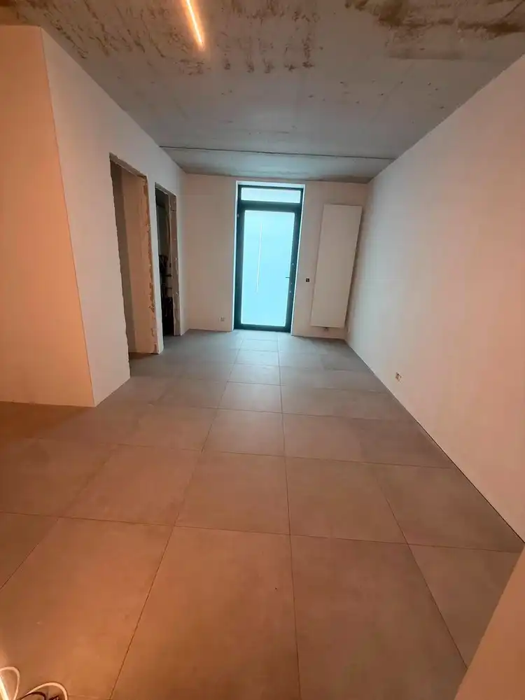 Instapklare nieuwbouw handelsruimte op A-locatie in Oostduinkerke foto 7