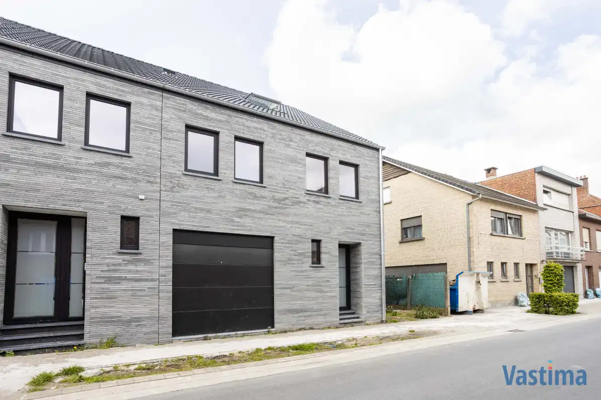 Nieuwbouw halfopen woning met 3 slaapkamers, garage en tuin foto 3