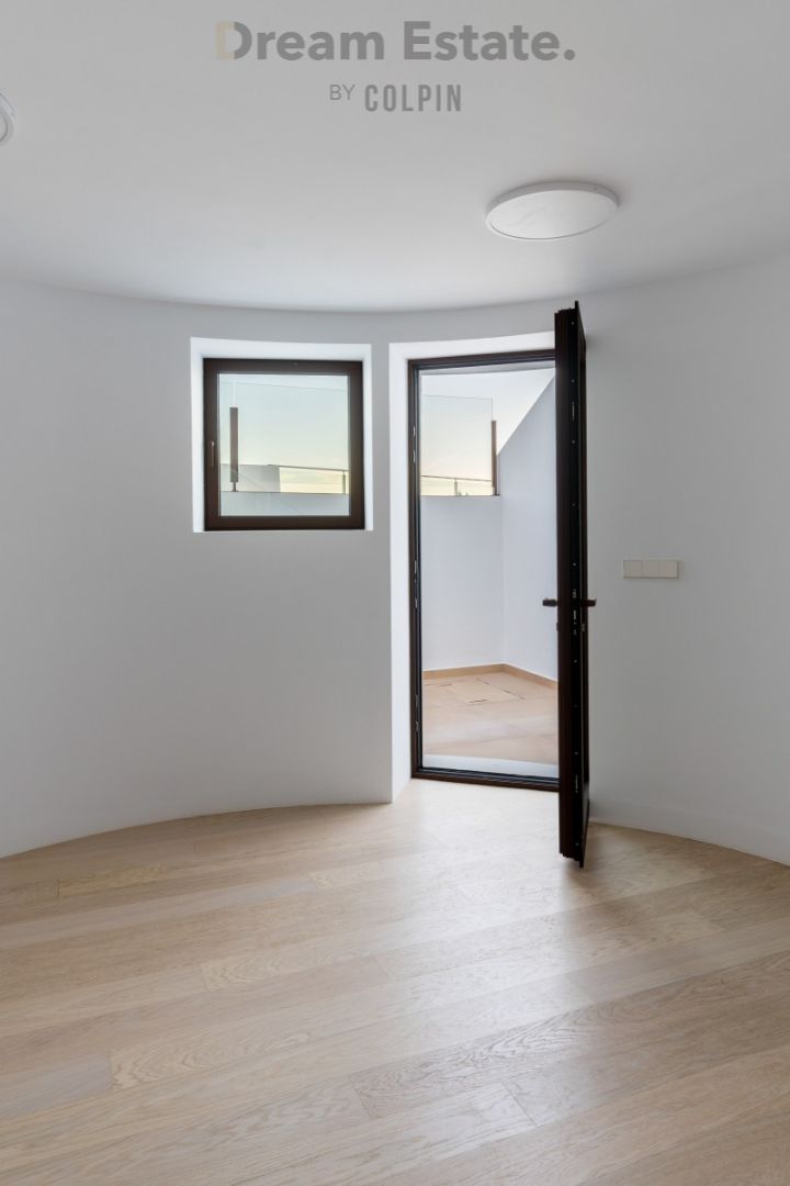 Eerste lijns villa foto 8