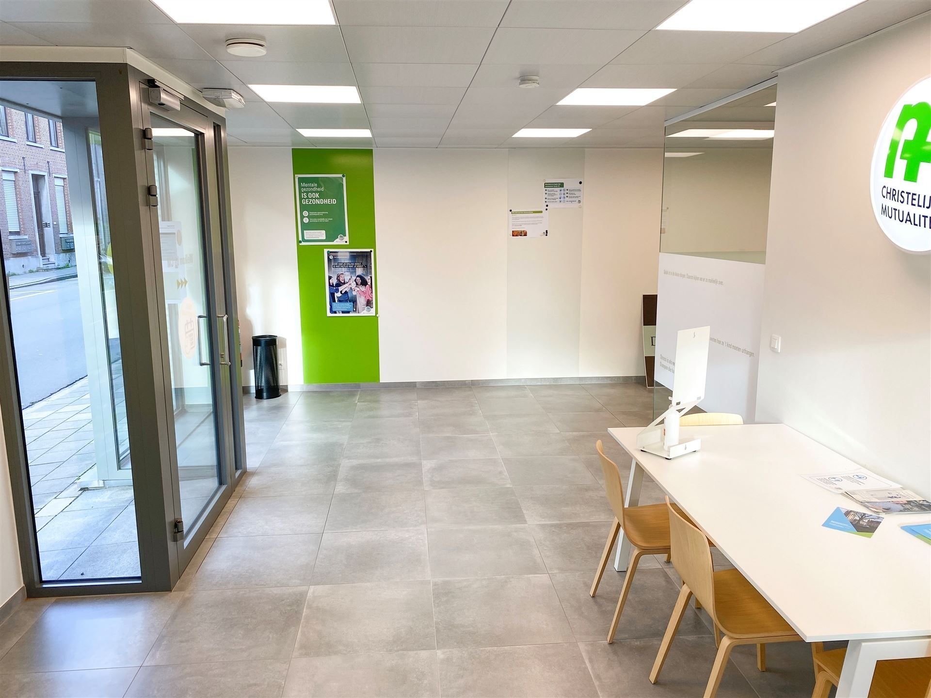 Uitstekend gelegen kantoor/handelspand in het centrum van St-Katelijne-Waver foto 3