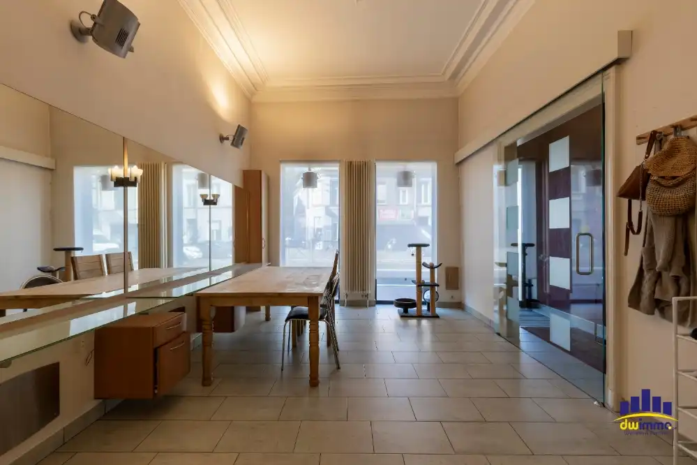 Ruime herenwoning van 275 m² met 4 slaapkamers en praktijkruimte foto 2