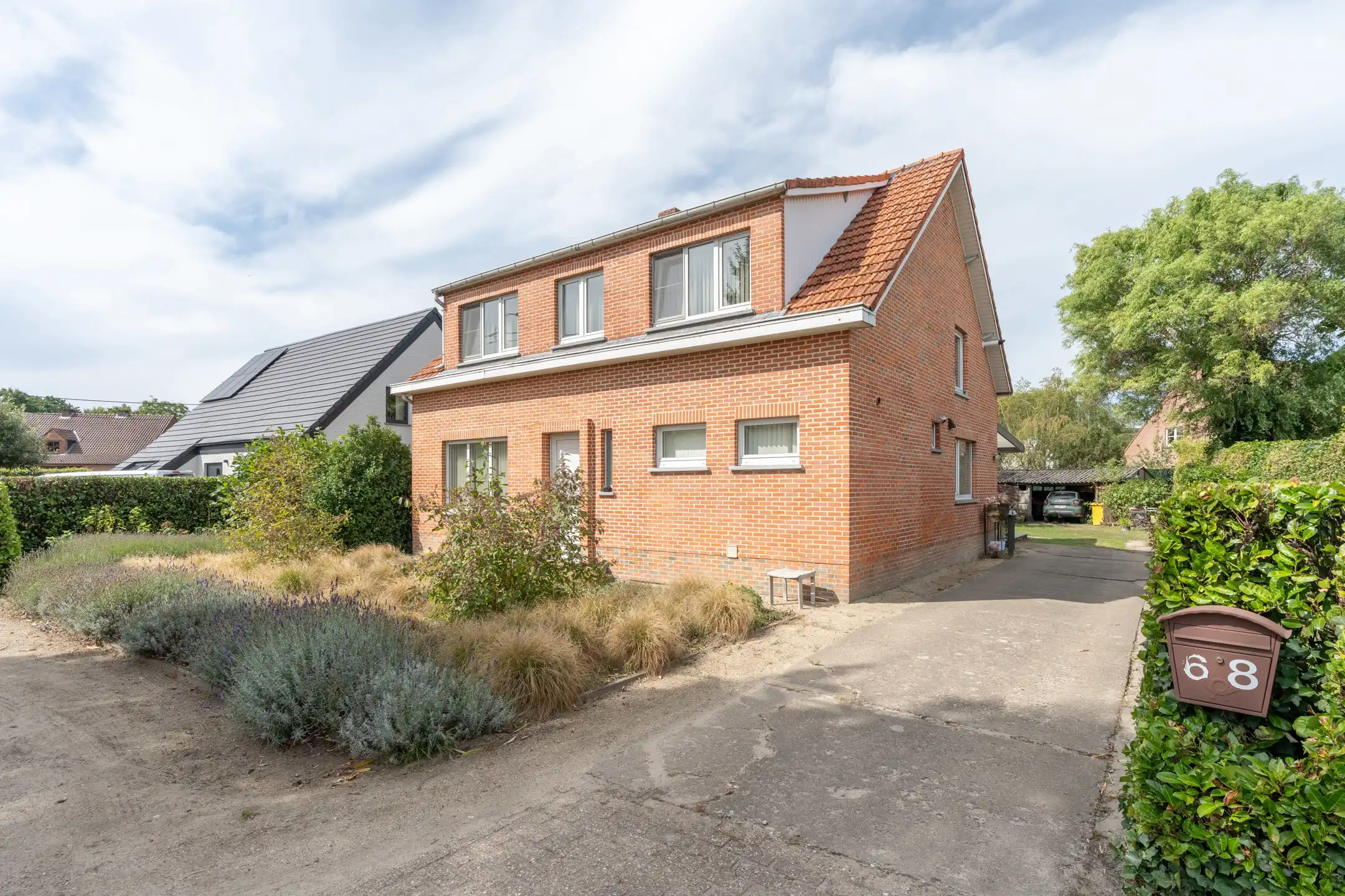 Te renoveren gezinswoning met potentieel te Gierle op 848 m² foto 2