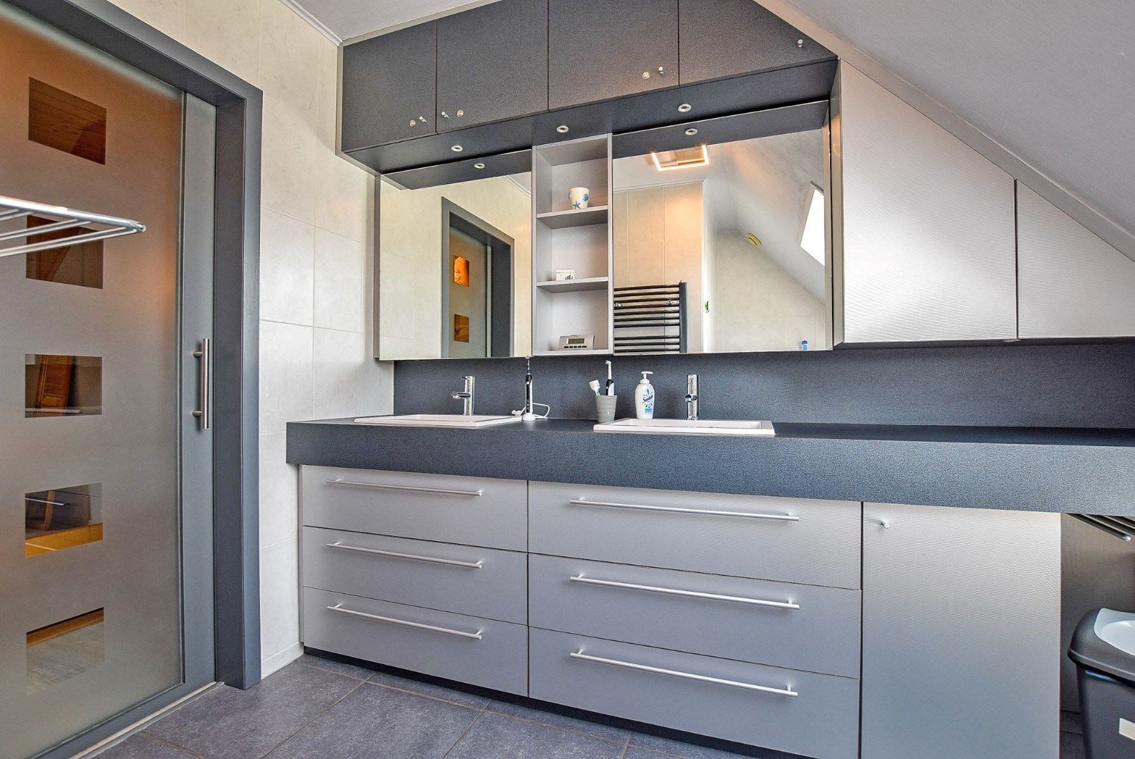 Uiterst goed onderhouden villa op 720m², gelegen in doodlopende straat te Veurne.  foto 13