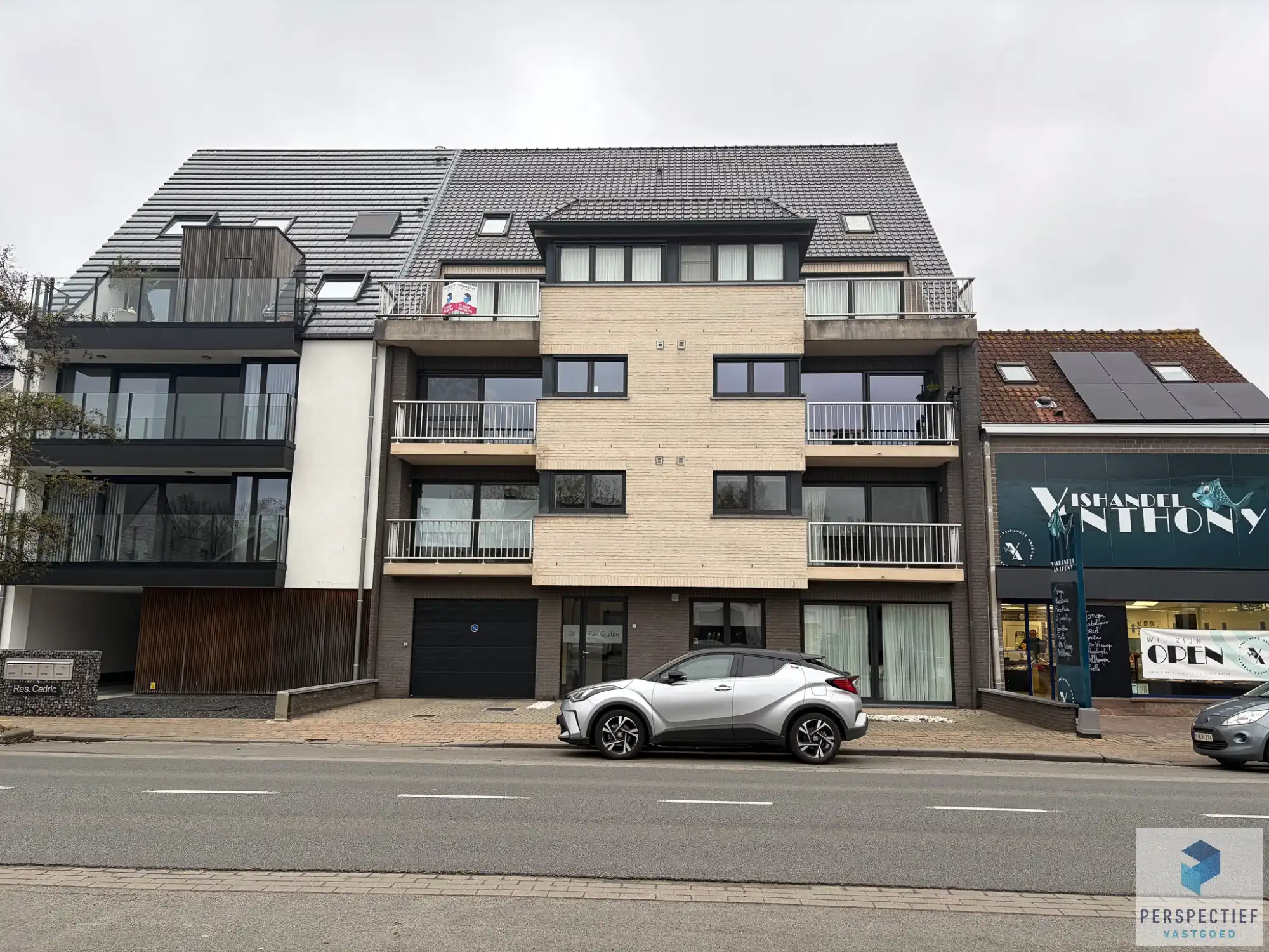 Ruim duplex-appartement met 3 slpk en 2 terrassen van 12m² foto {{pictureIndex}}