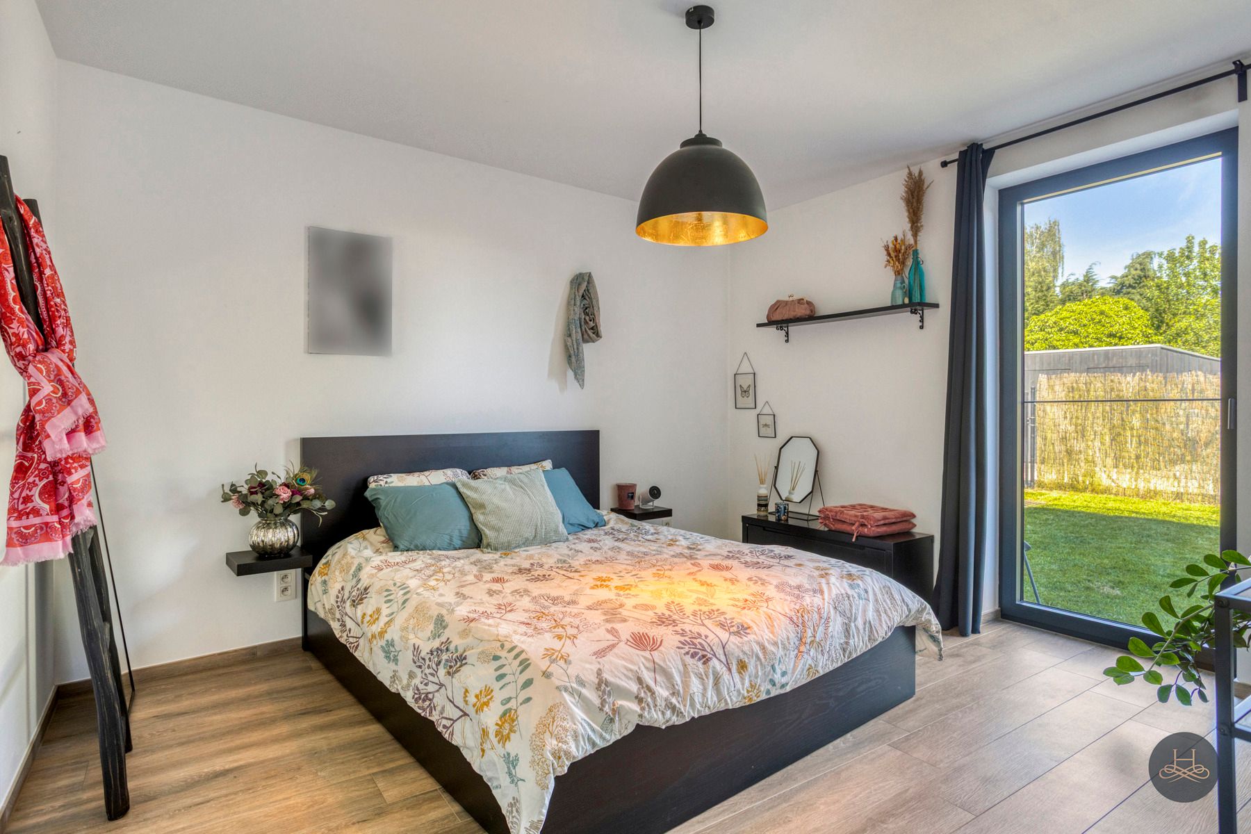 Lichtrijk, recent gelijkvloers appartement met toffe tuin foto 16