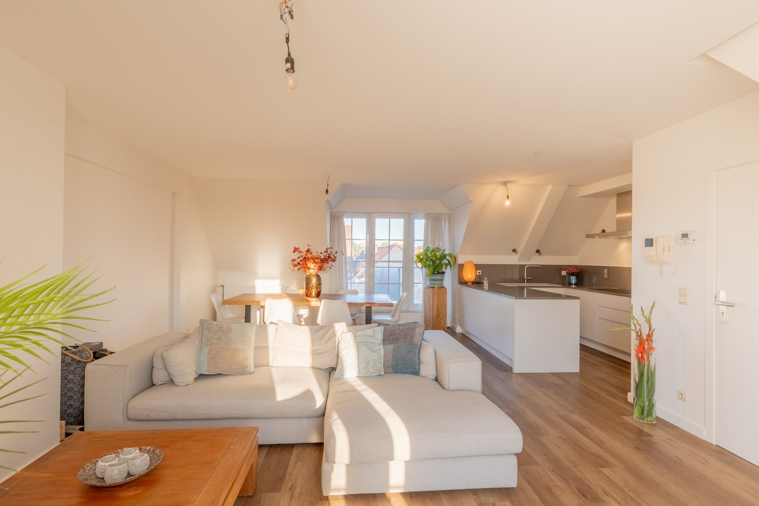 Uitzonderlijk ruim dakappartement te Knokke-Westkapelle foto {{pictureIndex}}