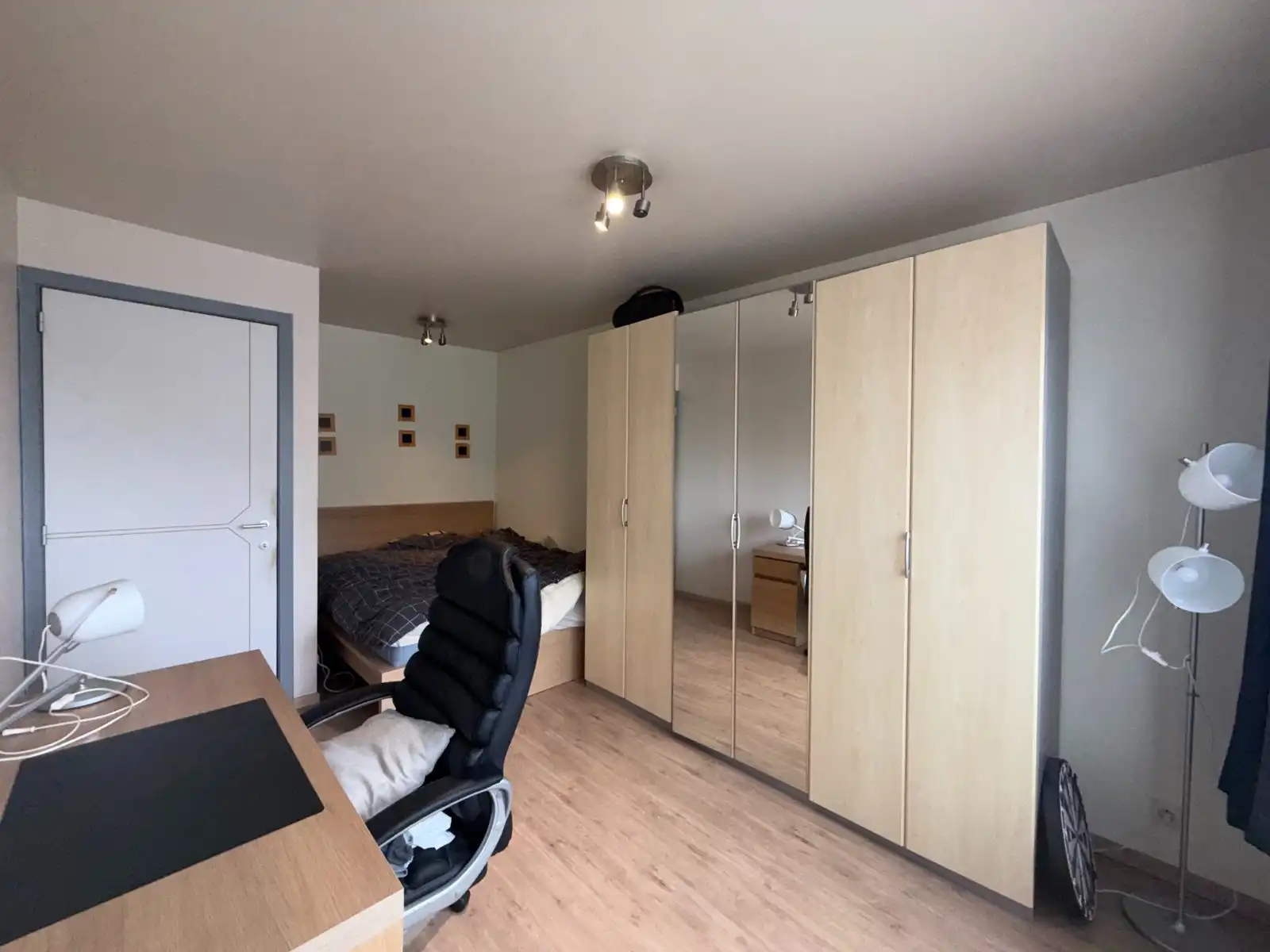 Ruim 3 slaapkamer appartement op ideale ligging. foto 12