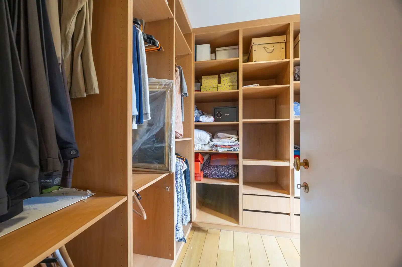 Uniek en royaal appartement met 2 slpk én zonnig leefterras dichtbij zee. foto 13