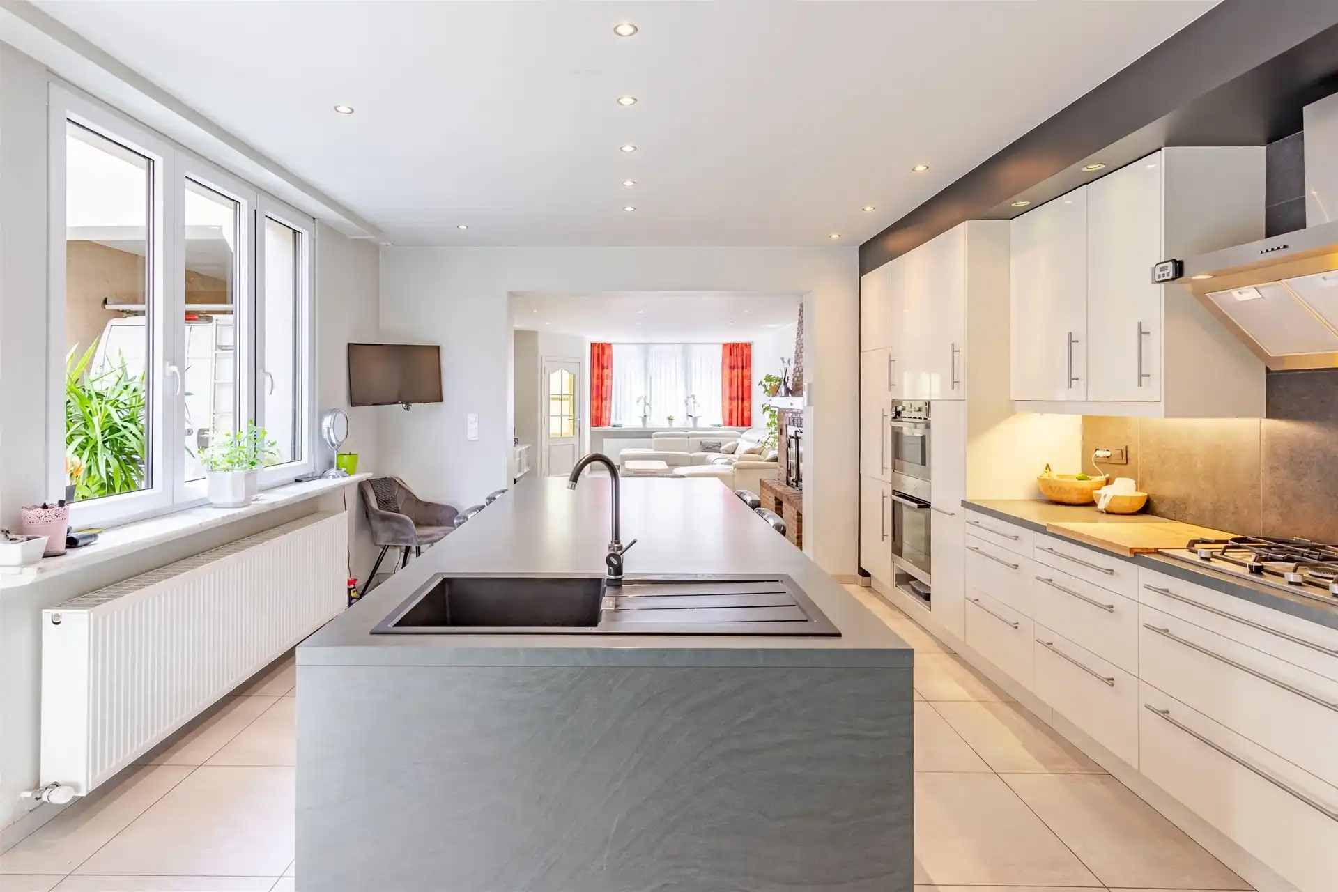 Woning met 4 slaapkamers én magazijn op toplocatie foto 2