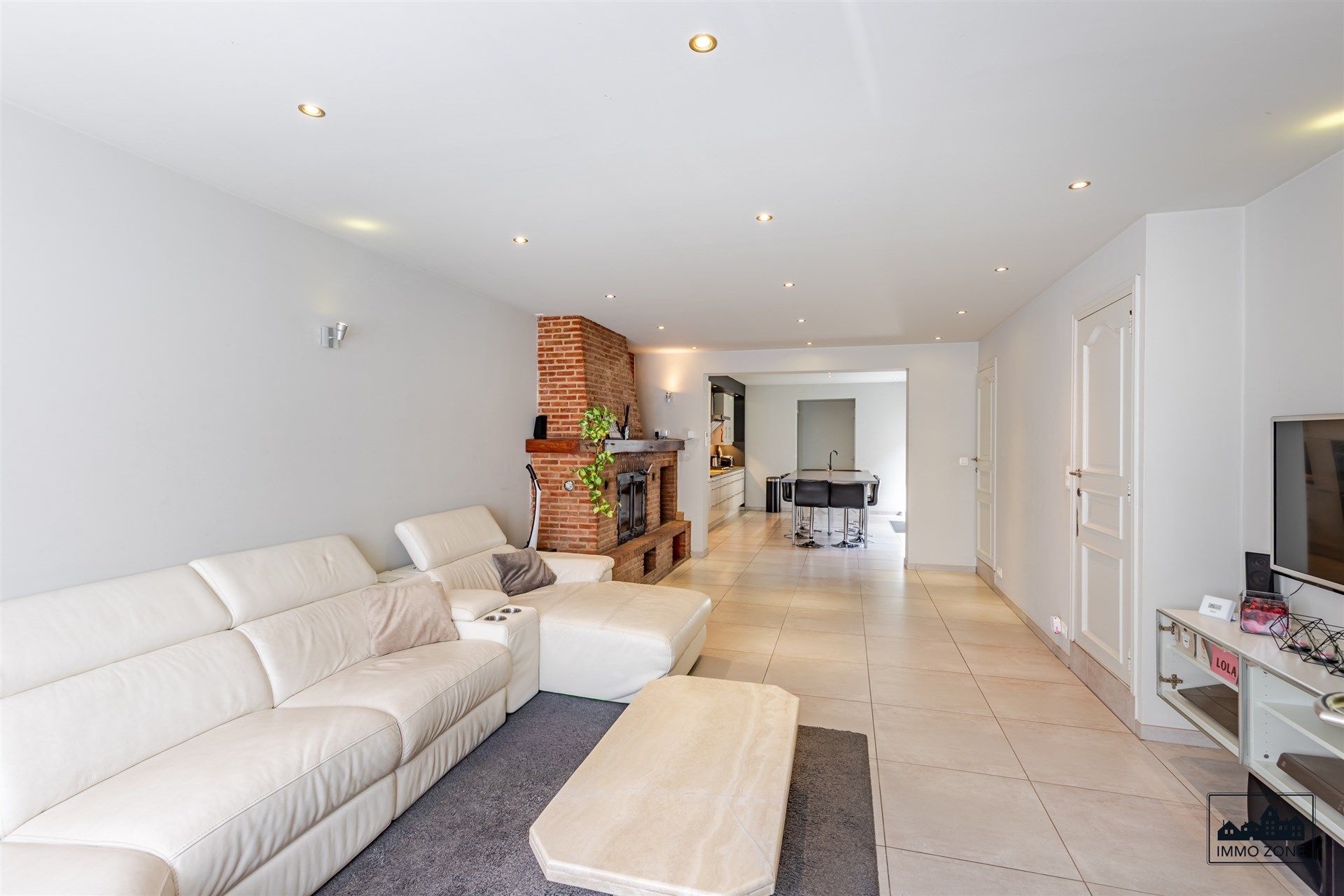 Woning met 4 slaapkamers én magazijn op toplocatie foto 2