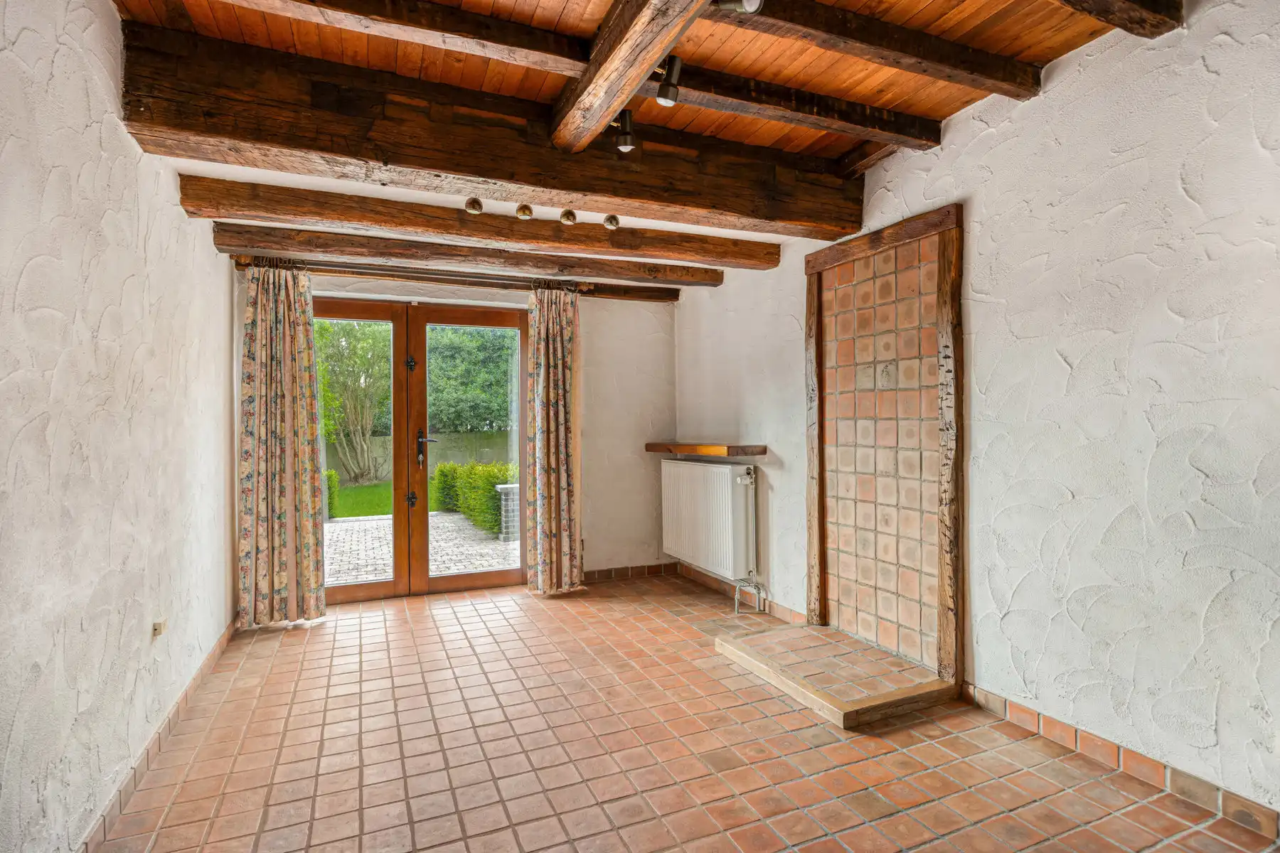Leemans Immobiliën biedt u deze ruime bel-etagewoning te huur aan in Zellik. foto 3