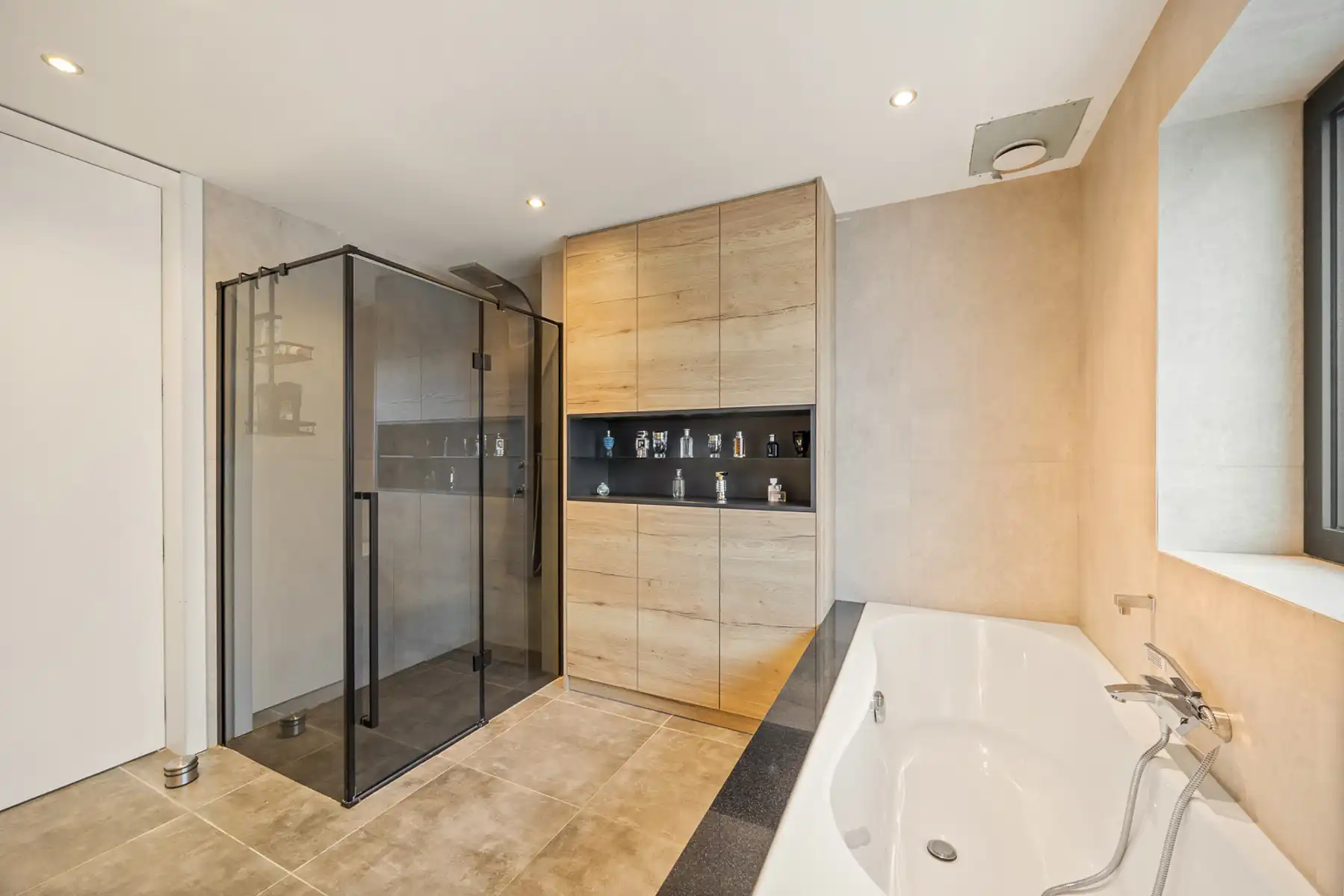 VILLA MET 4 SLAAPKAMERS, 2 BADKAMERS EN KWALITATIEF MAATWERK IN GOOREIND-WUUSTWEZEL TE KOOP foto 17