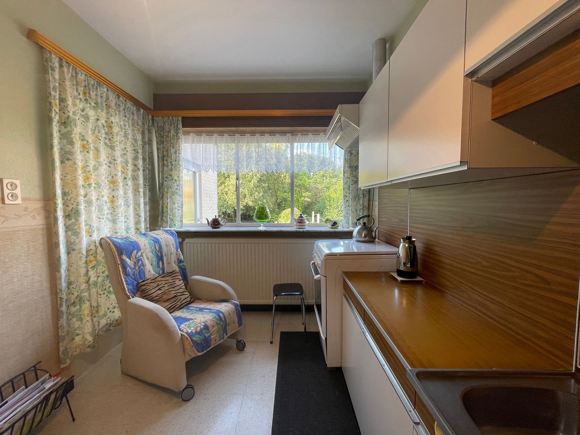 Te renoveren woning met veel potentieel foto 12