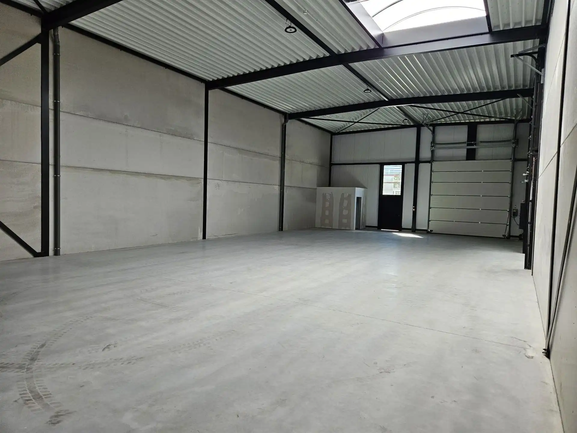 TE HUUR HASSELT KMO-unit 290m² foto 2