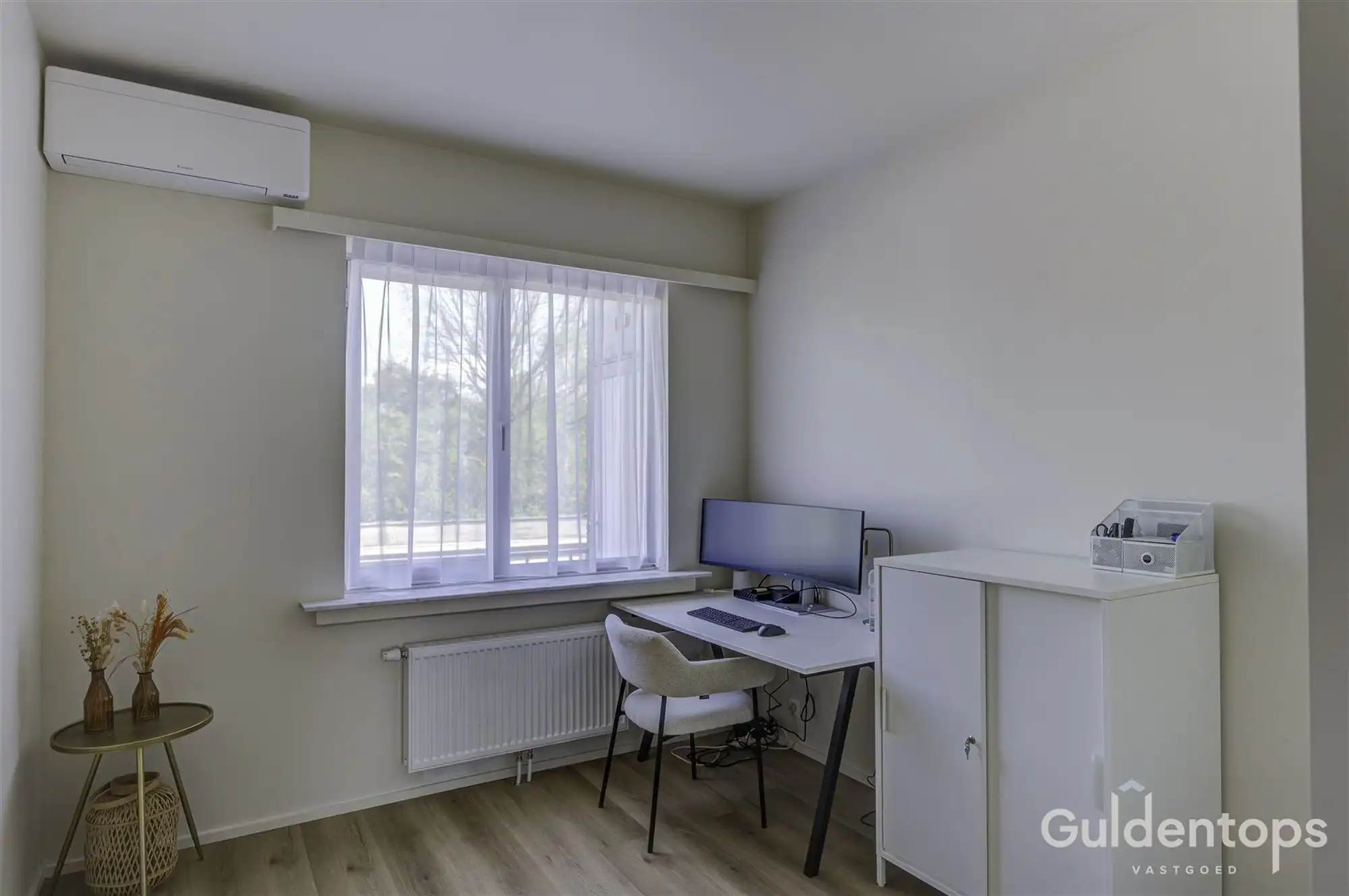 Knap vernieuwd 2 slaapkamerappartement op topligging foto 15