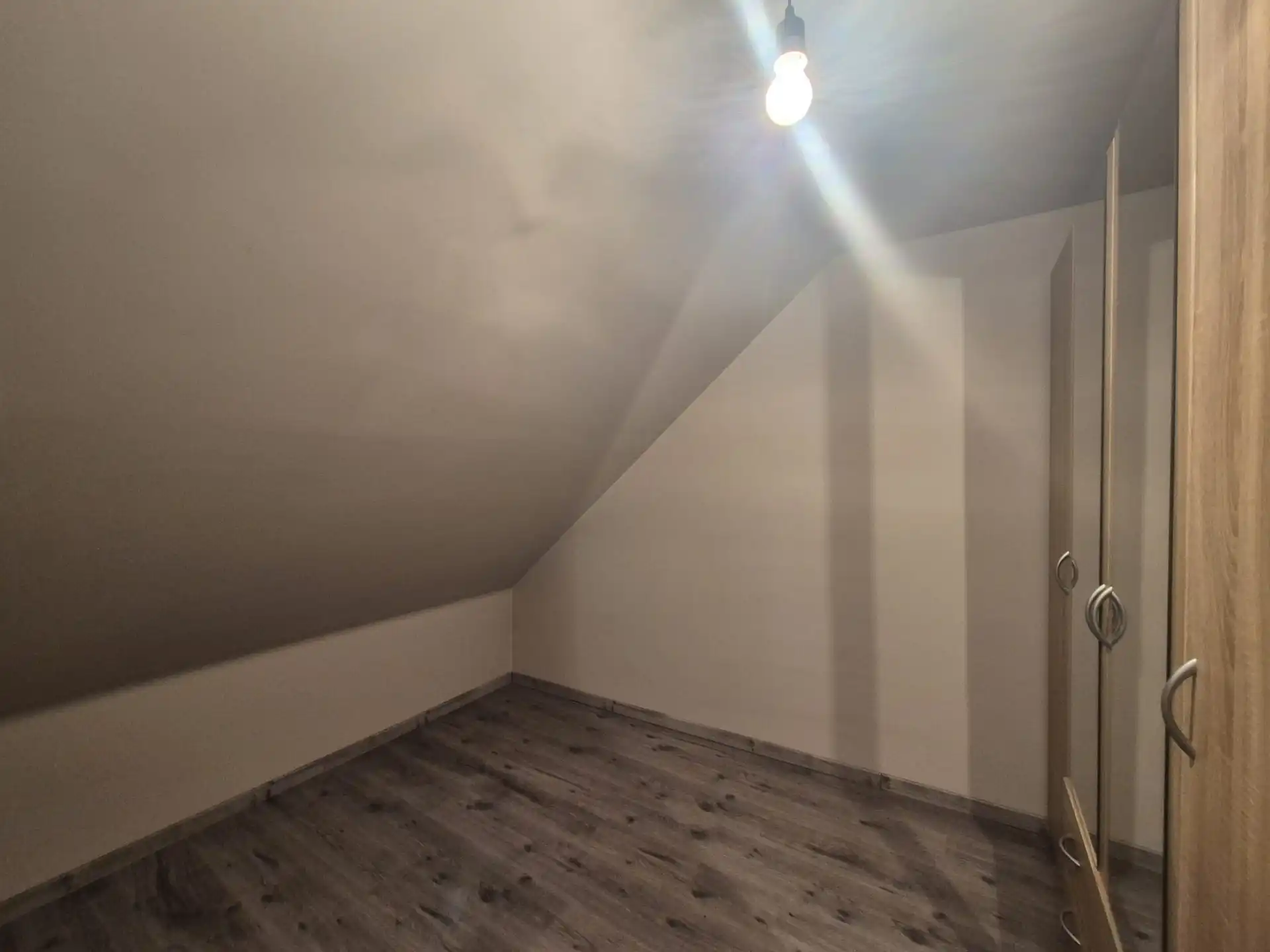 Instapklaar lichtrijk appartement met dakterras boven bakkerij “Hoste”. foto 18