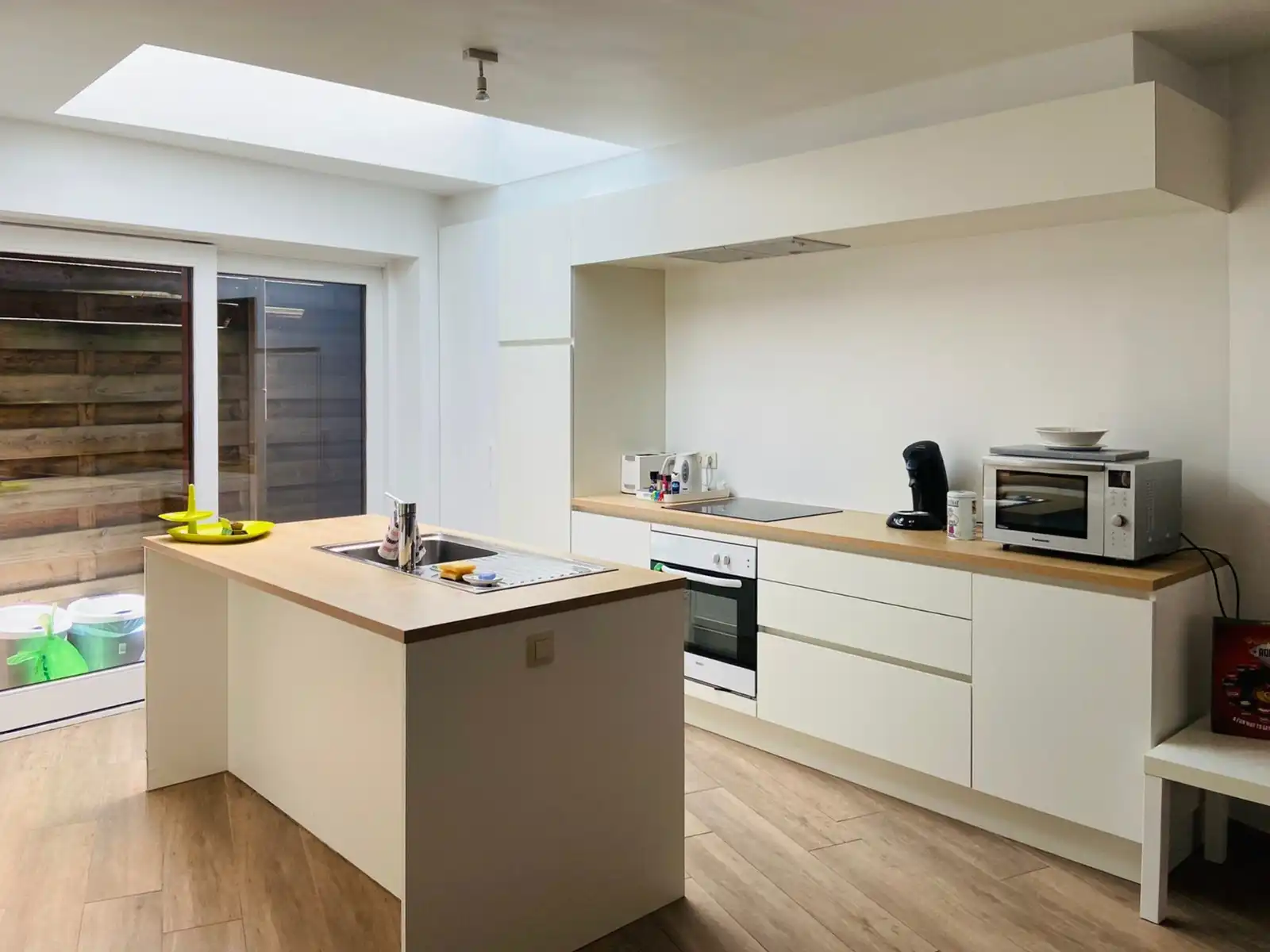 Centraal gelegen woning met 4 slaapkamers! foto {{pictureIndex}}