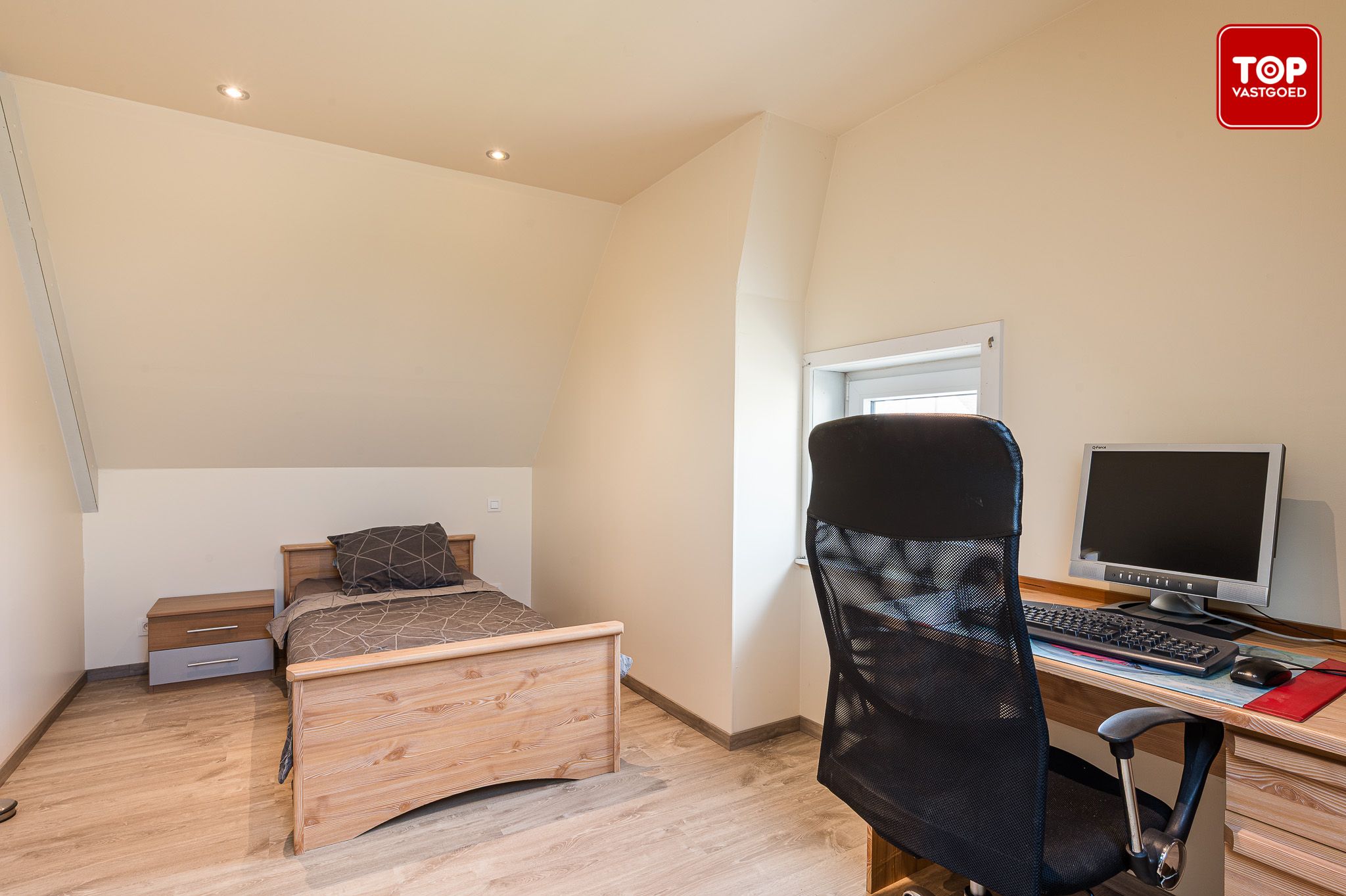 instapklare woning met zicht op uitgestrekte velden foto 19