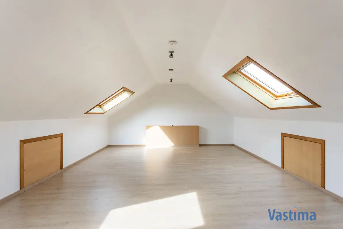 Charmante huurwoning met 2-3 slaapkamers, buitenruimte en garage foto 15