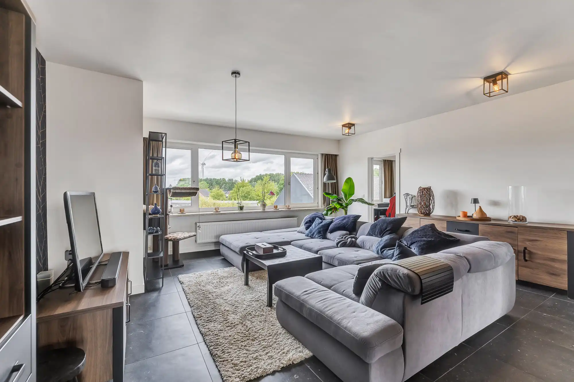 Gerenoveerd penthouse te koop met ruim terras foto 3