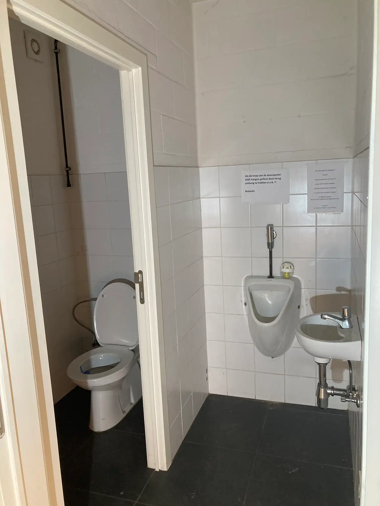 Bedrijfsgebouw met magazijn, kantoren, ruime buitenruimte en hoogspanningscabine te koop op bedrijventerrein Schendelbeke foto 5
