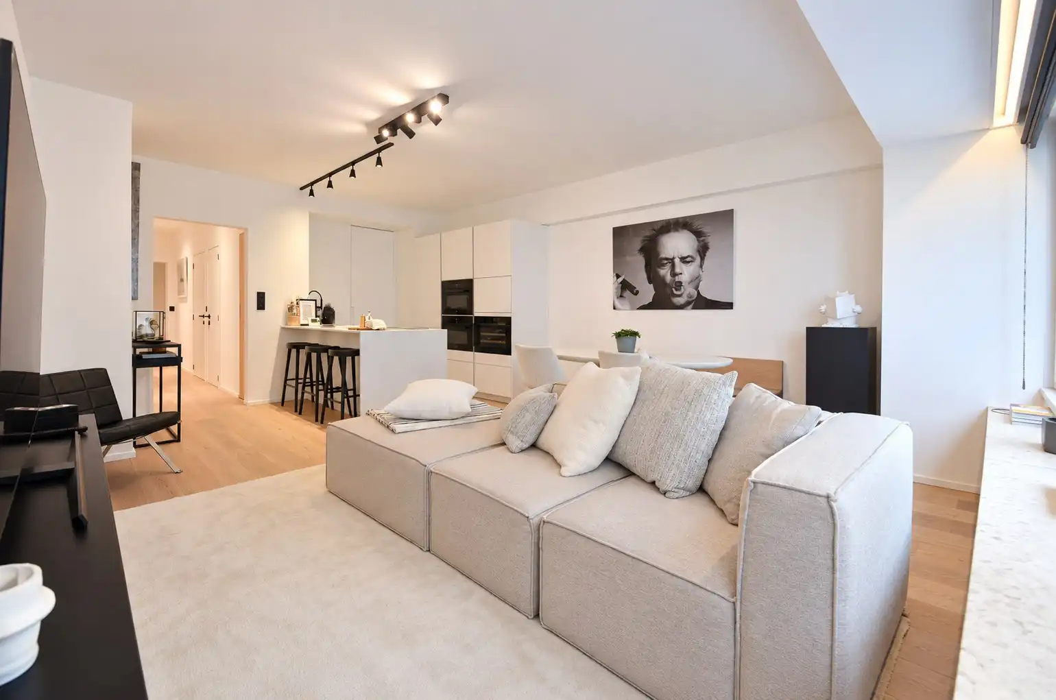 Volledig gerenoveerd appartement met een mooi zeezicht gelegen tussen het Driehoeksplein en Albertplein. foto 4