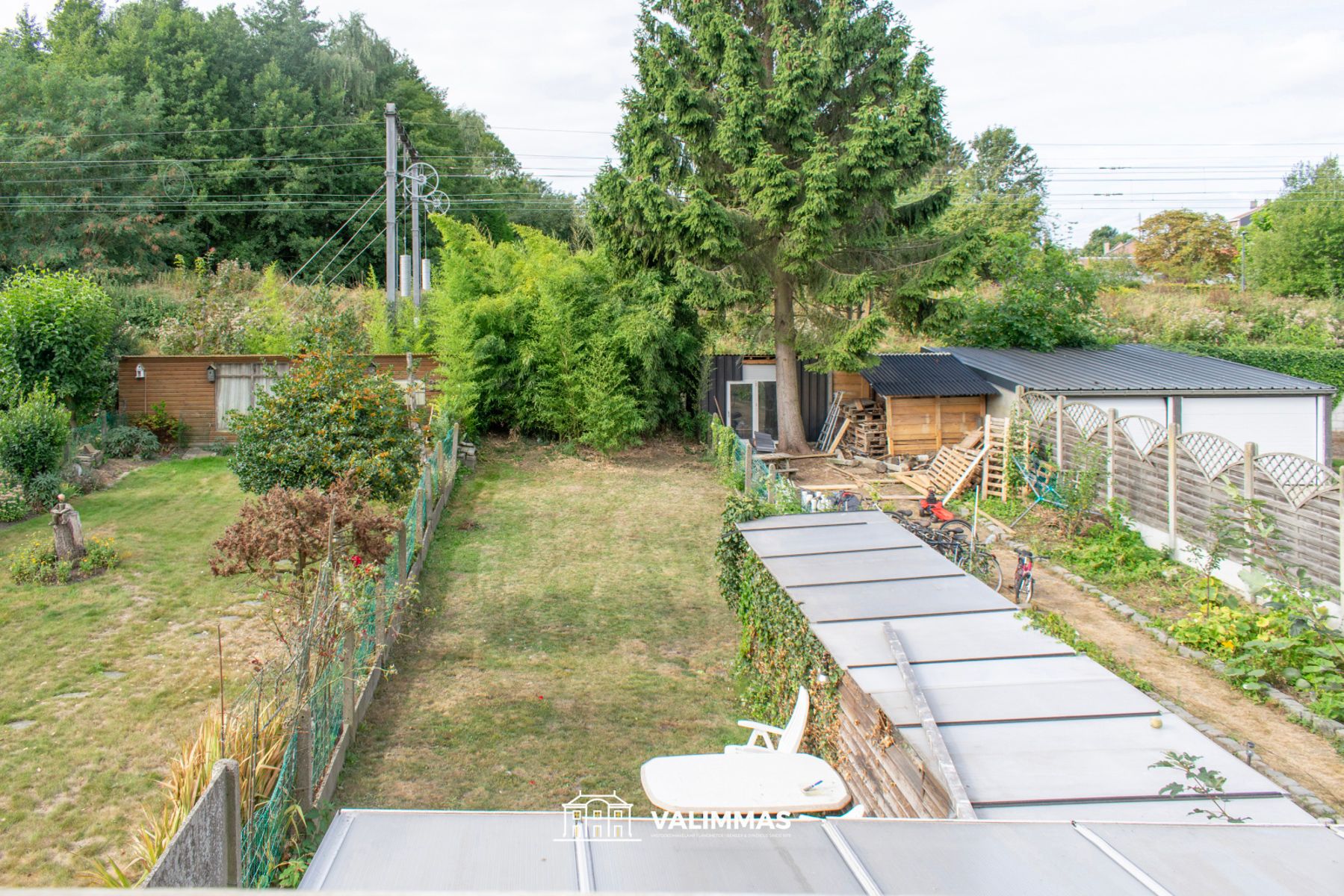 Een commercieel gelegen ruime handelswoning met mooie tuin foto 10