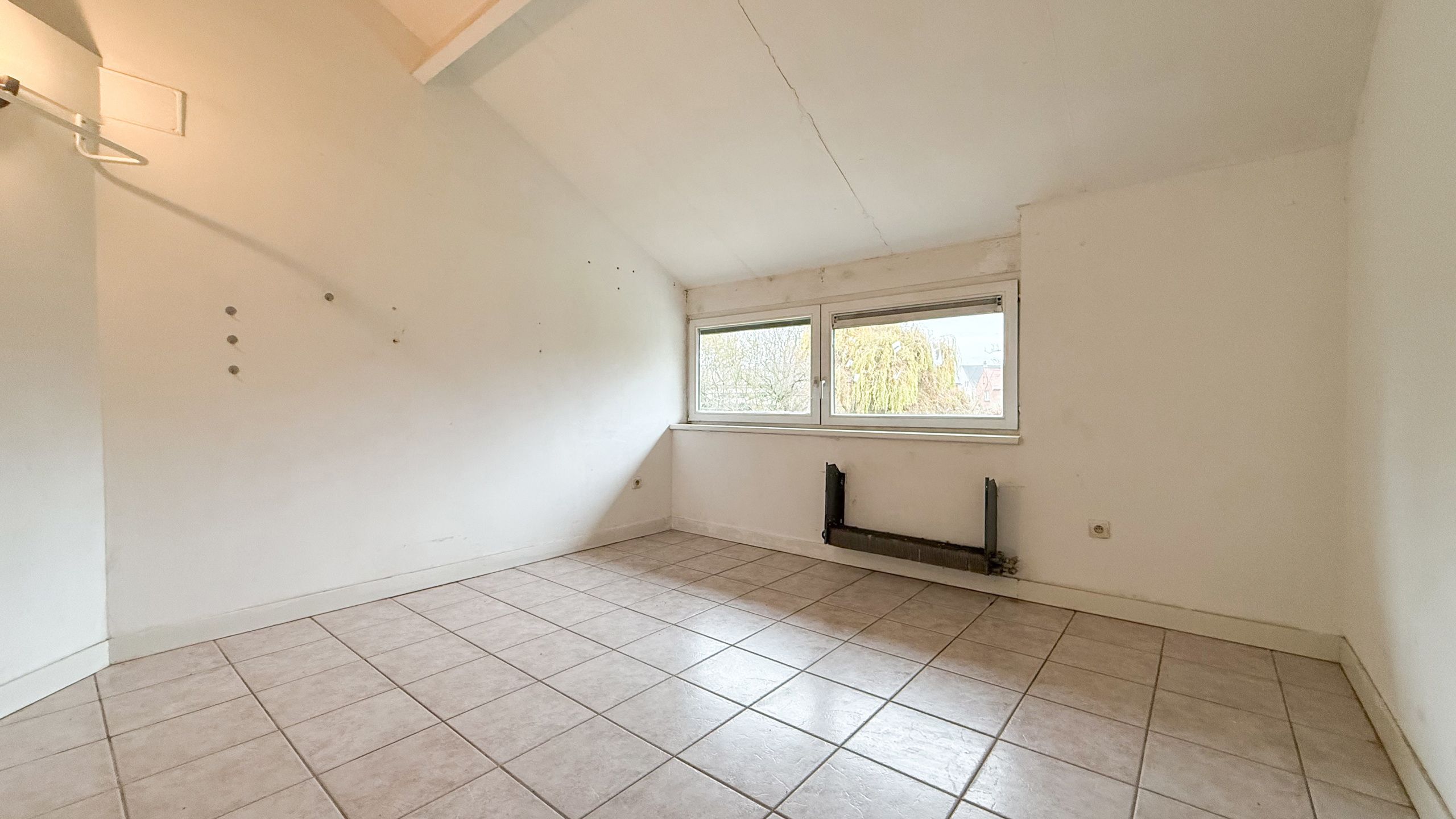 Te renoveren woning met grote tuin in doodlopende straat! foto 27