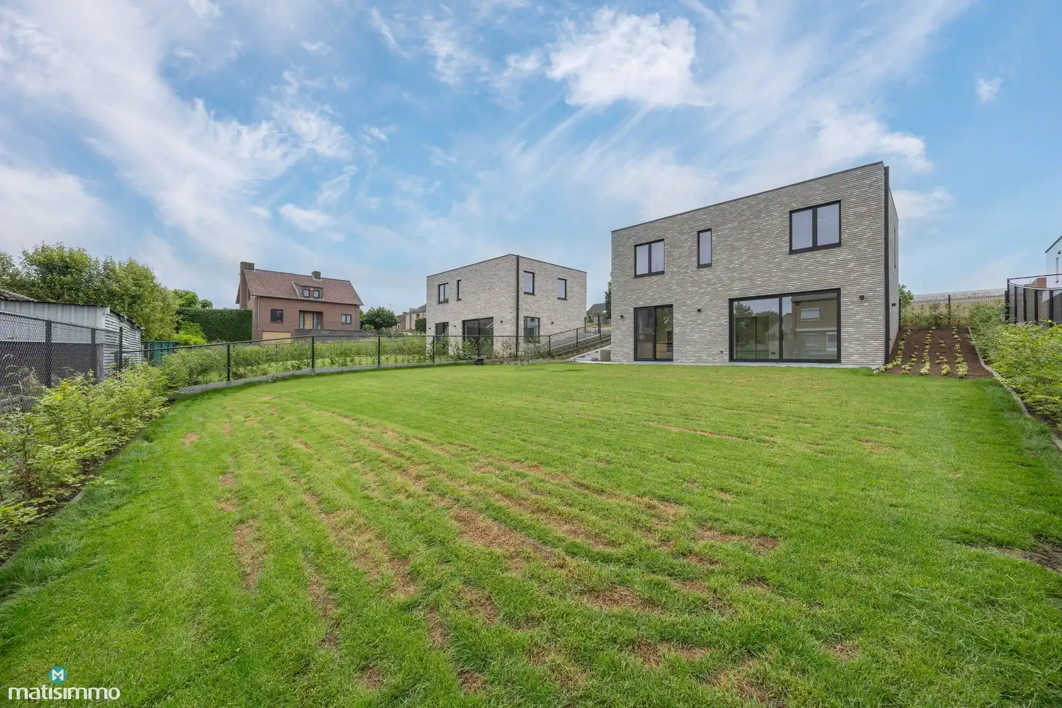 HOOGWAARDIG AFGEWERKTE NIEUWBOUWWONING MET DRIE SLAAPKAMERS EN TUIN (INCLUSIEF TUINONDERHOUD) TE RIEMST foto 21