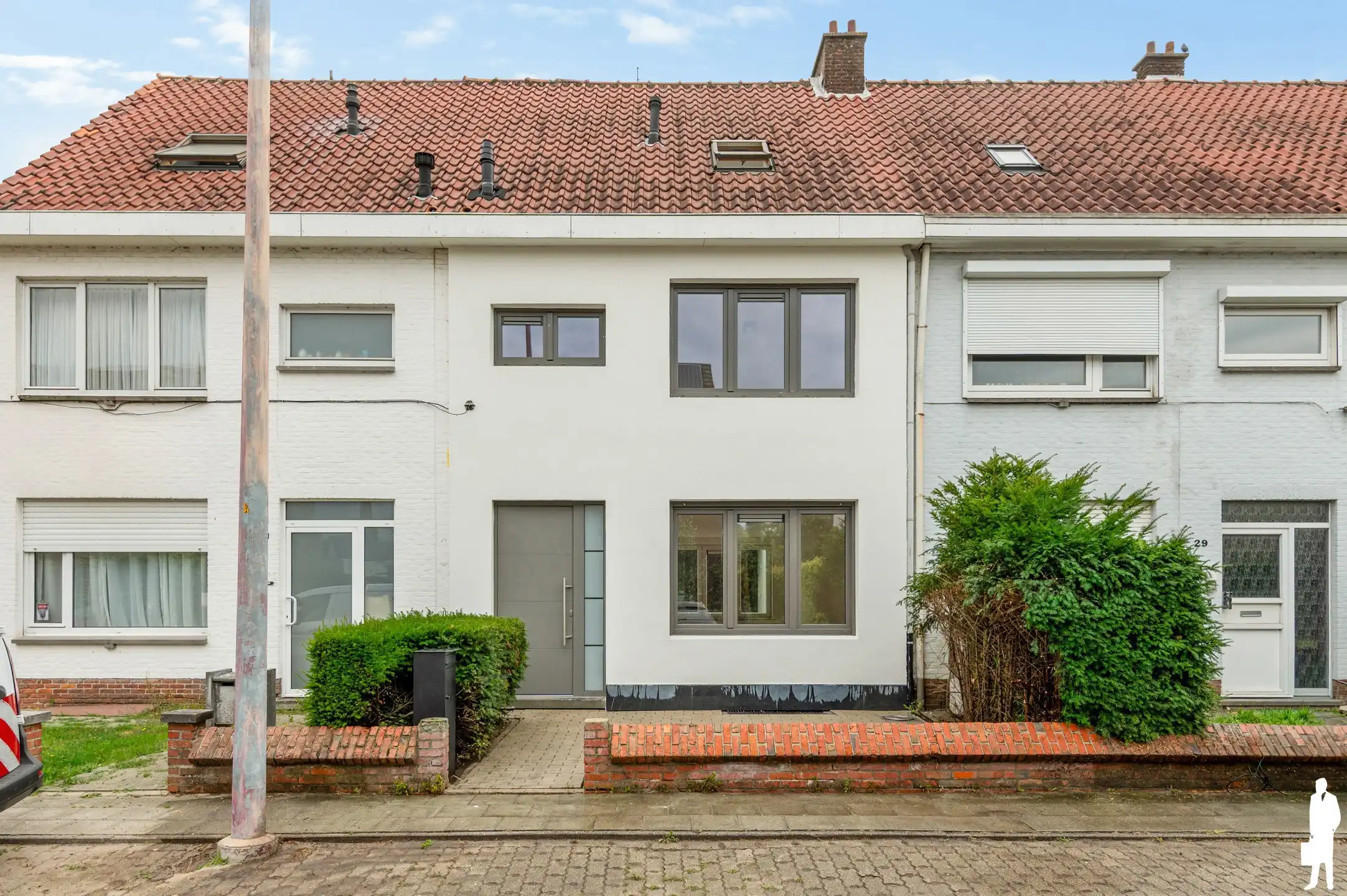 Instapklare gerenoveerde gezinswoning met 3 slaapkamers en diepe tuin nabij het centrum van Kalmthout foto {{pictureIndex}}