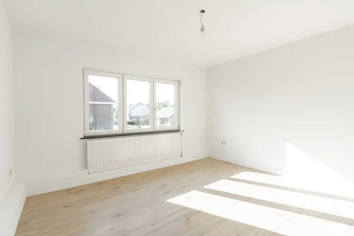 Volledig gerenoveerde ruime gezinswoning in het hart van Eksel foto 21