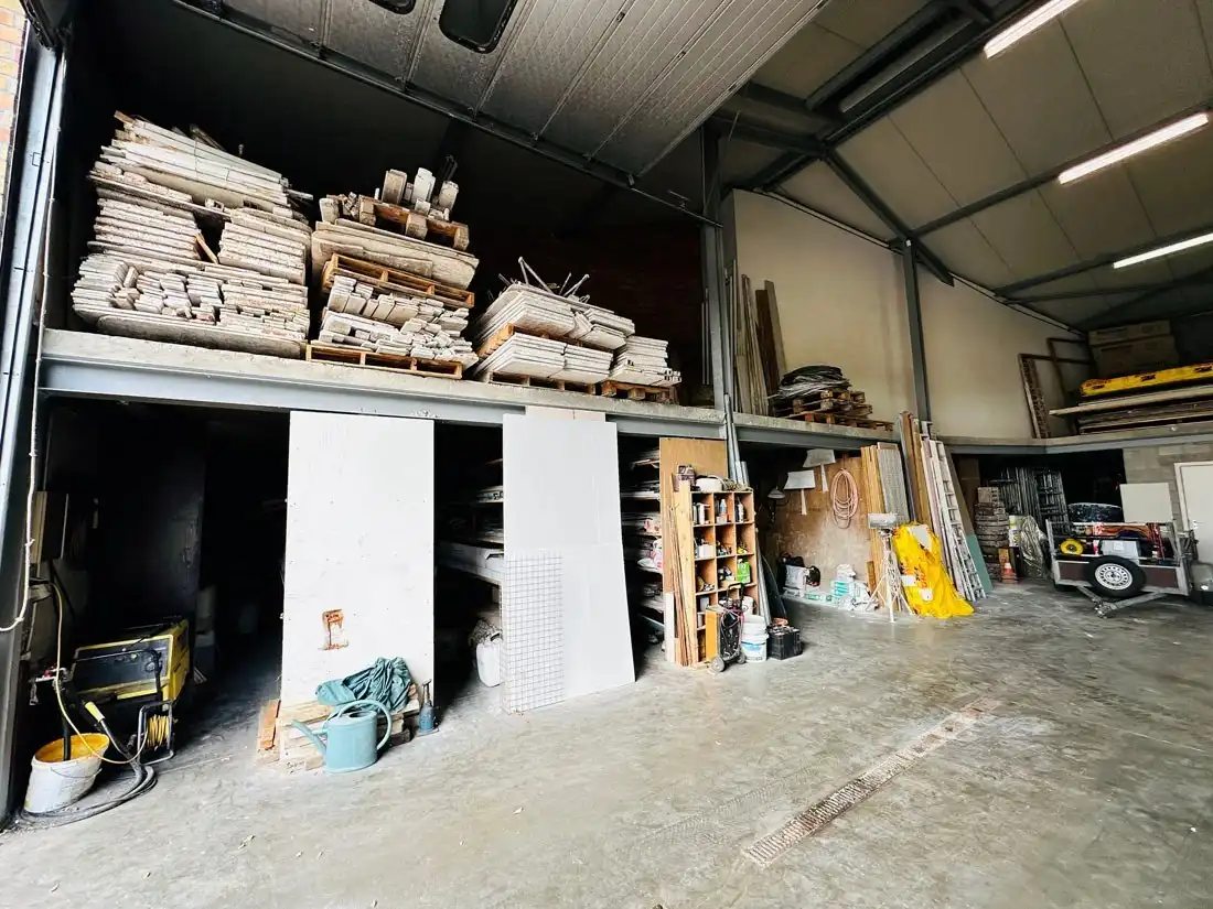 Ruim magazijn met kantoren met veel potentieel te Kuringen foto 17