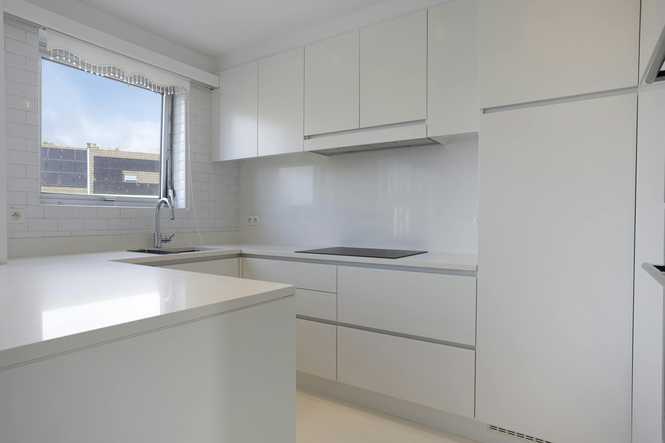  Appartement met 2 slaapkamers en garage te koop in Kapellen! foto 5