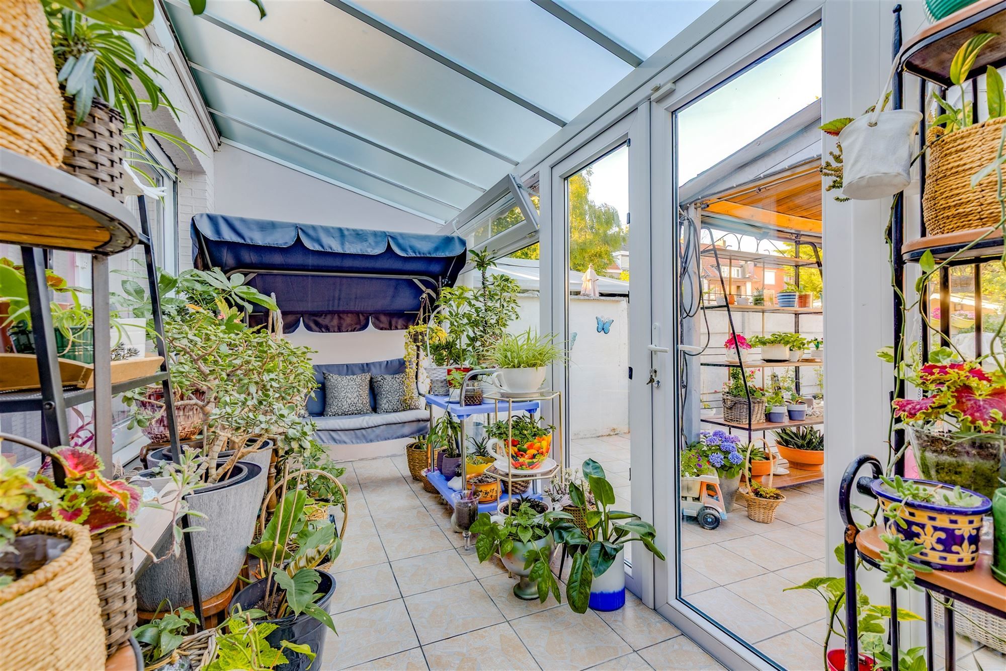 Mooi ingerichte woning met 4 slk, 2 badk en ruime stadstuin in Merksem foto 5