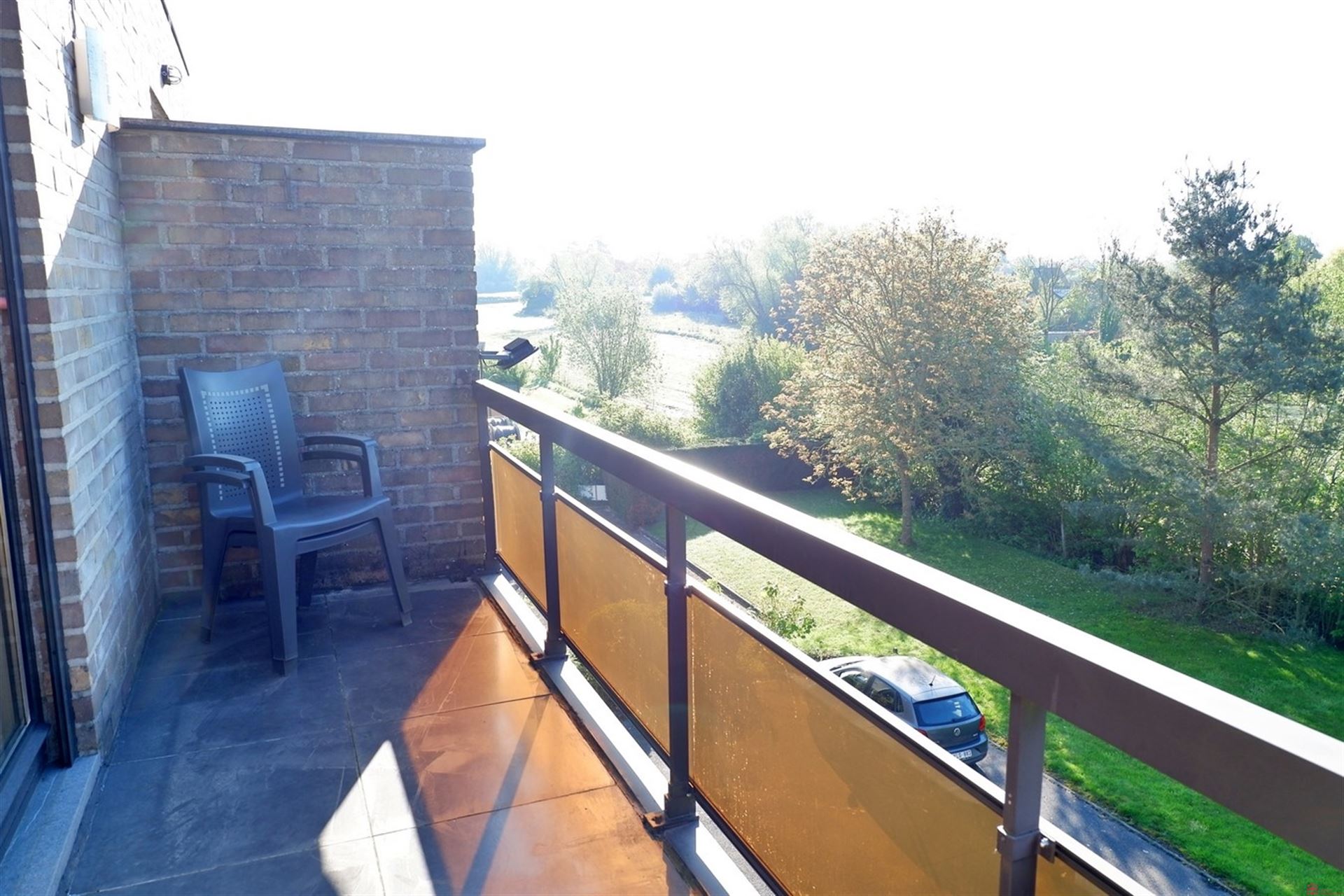 Ruim appartement met zonnig terras, uitkijkend op groen foto 7