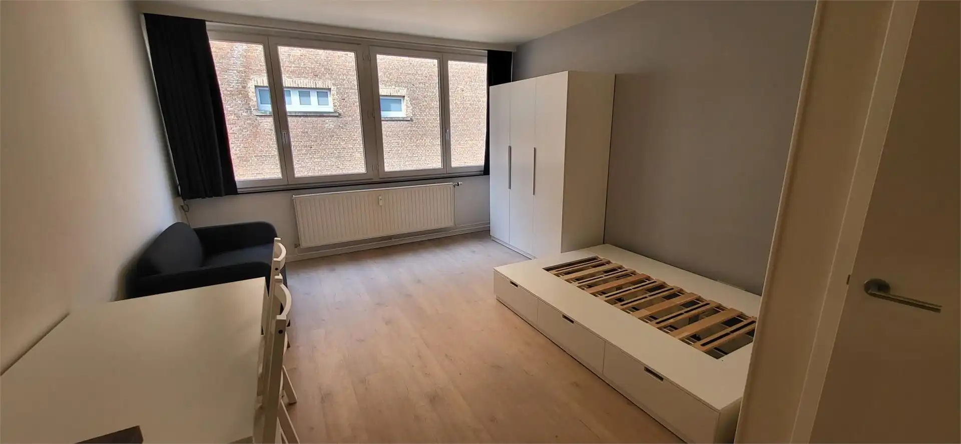 Gerenoveerde en bemeubelde studio in hartje Leuven – Tervuursestraat 44 foto 2