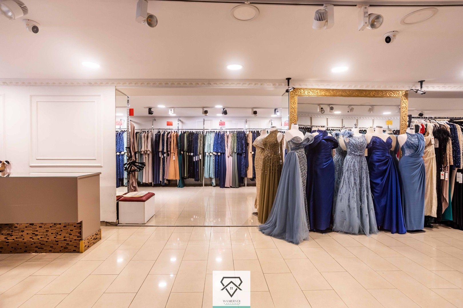 Ruim handelshuis te koop bestaande uit duplexappartement en dubbele handelsruimte foto 8