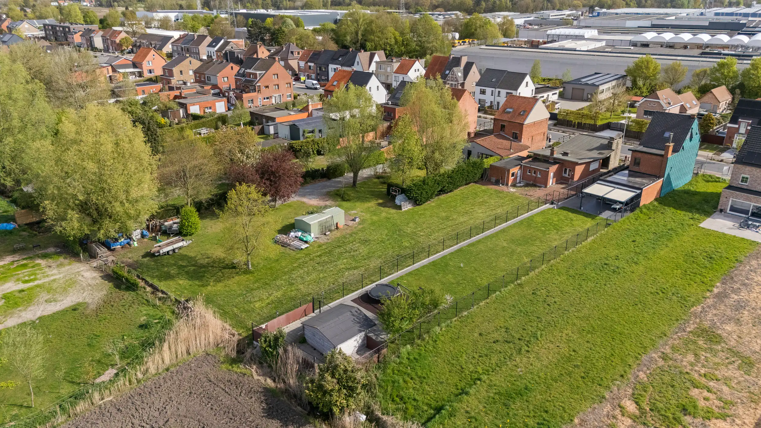 Karakteristieke, lichtrijke bungalow op groot perceel foto 16