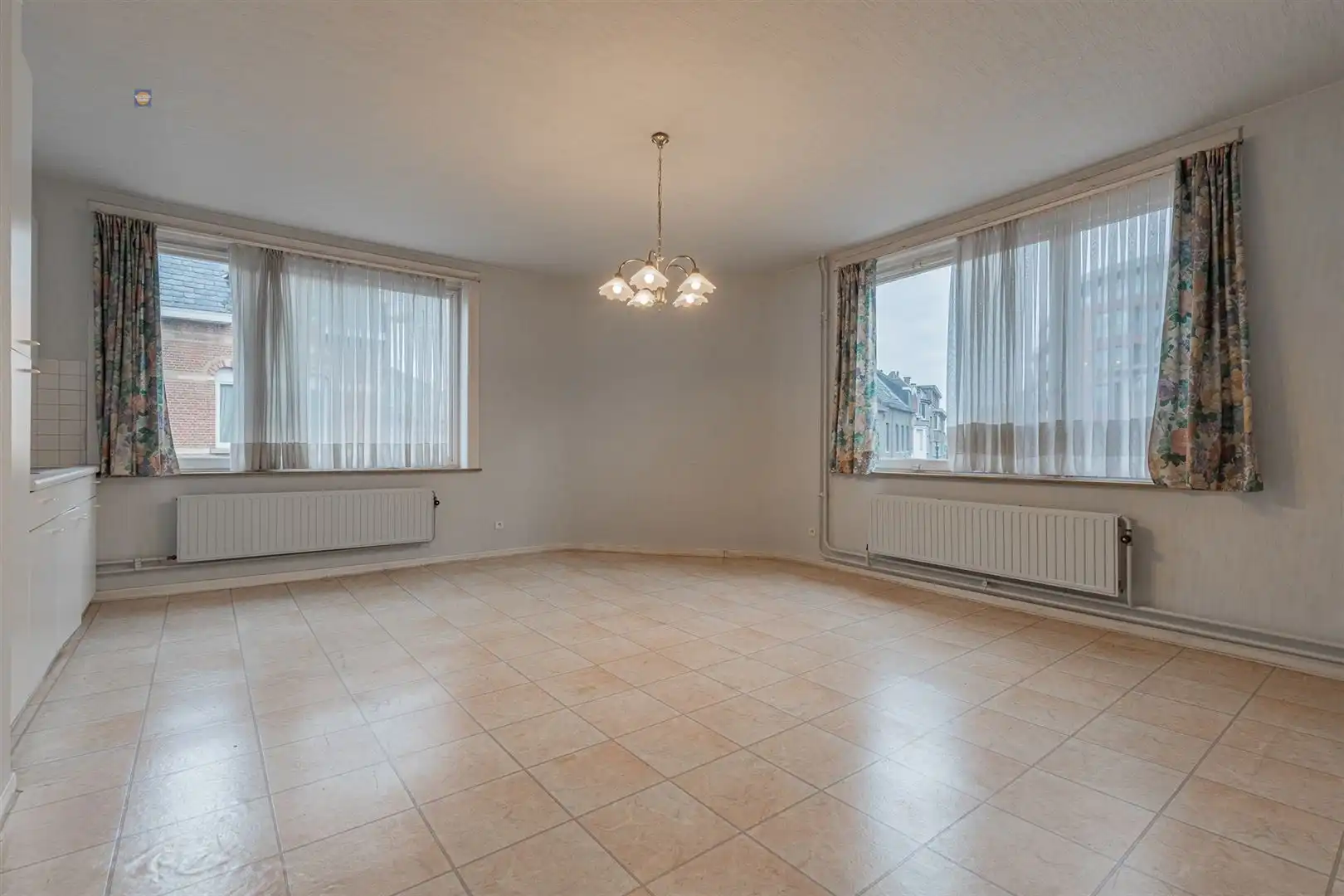 Handelsruimte met appartement foto 11