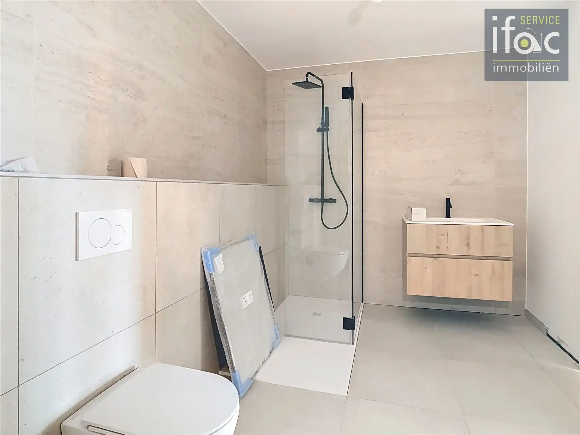 Nieuwbouwwoning met 4 slaapkamers, 2 badkamers en tuin. foto 24