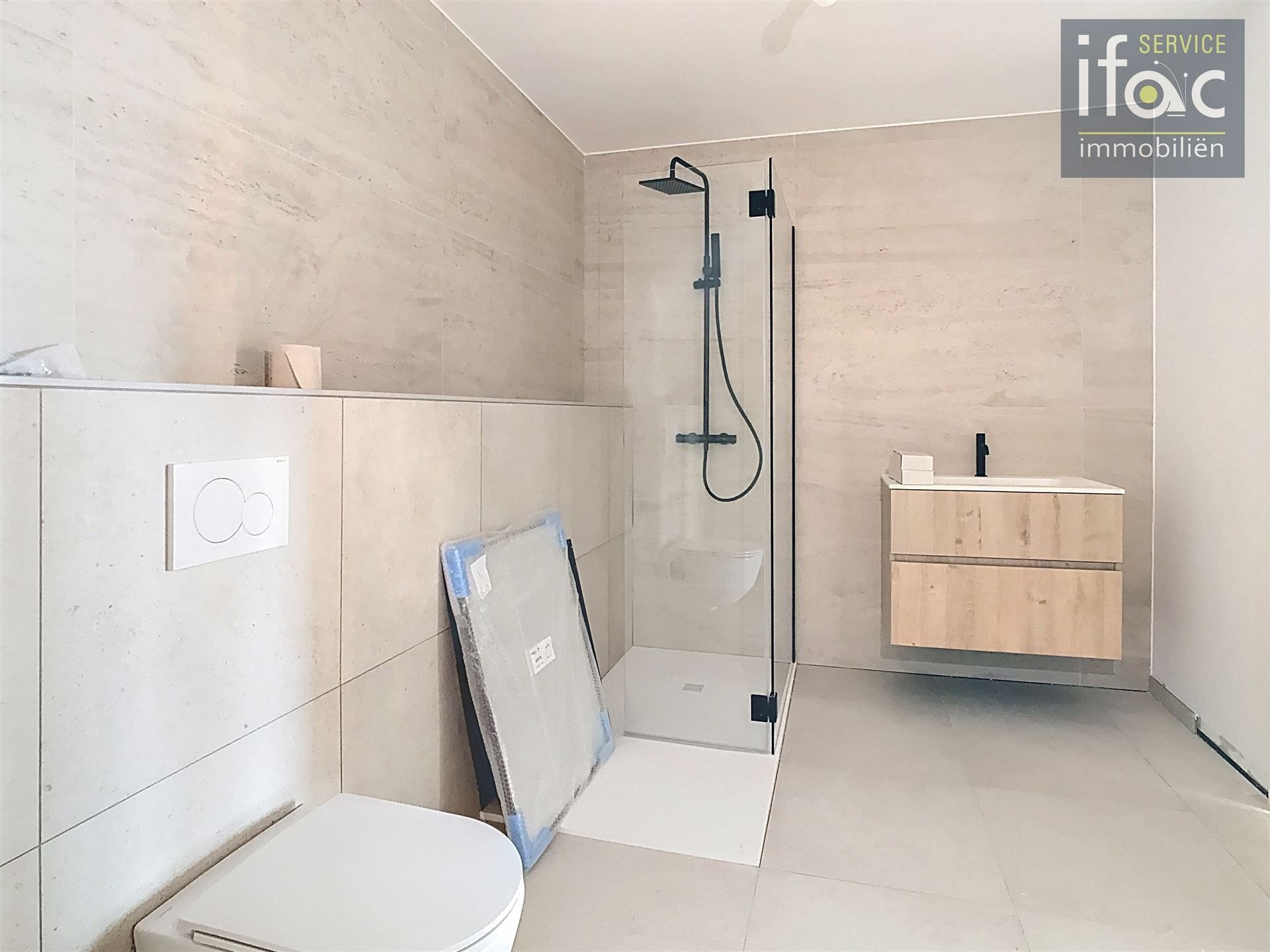 Nieuwbouwwoning met 4 slaapkamers, 2 badkamers en tuin. foto 24