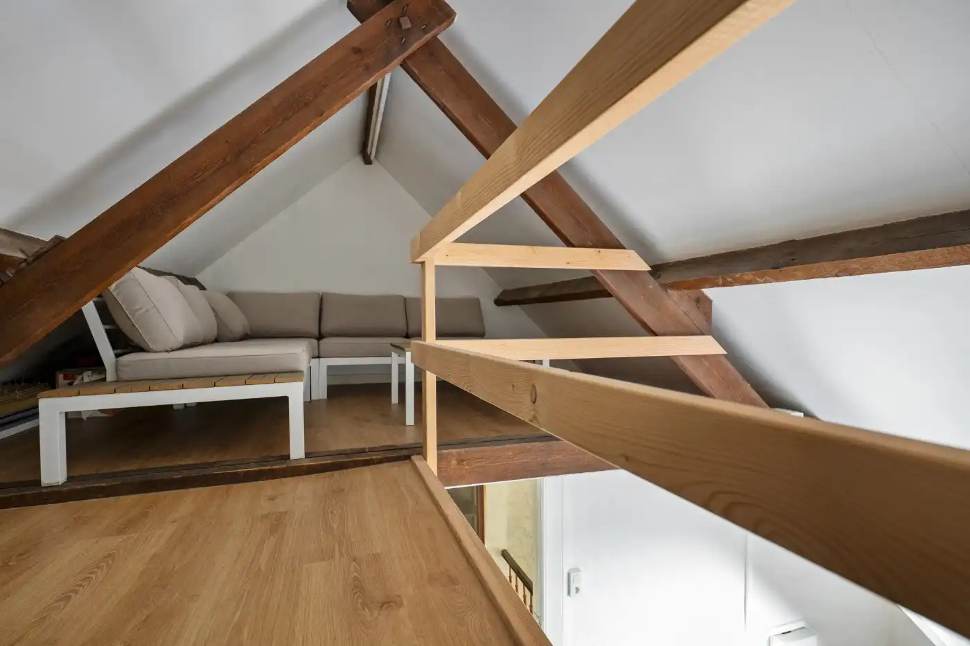 Prachtig gerenoveerde, authentieke woning met 4 slpk. en tuin foto 19