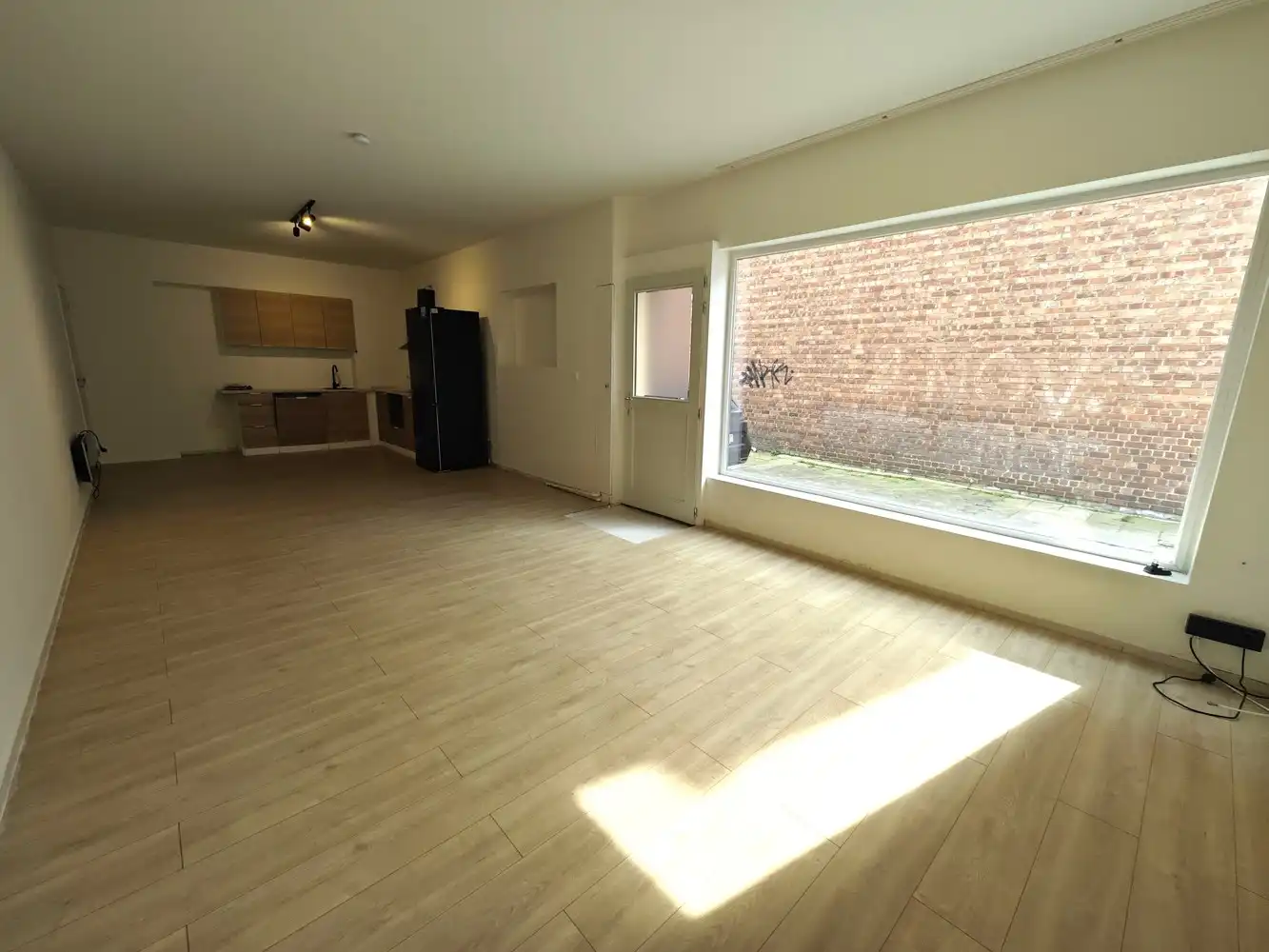 Gerenoveerde kantoorruimte met opslag foto 4