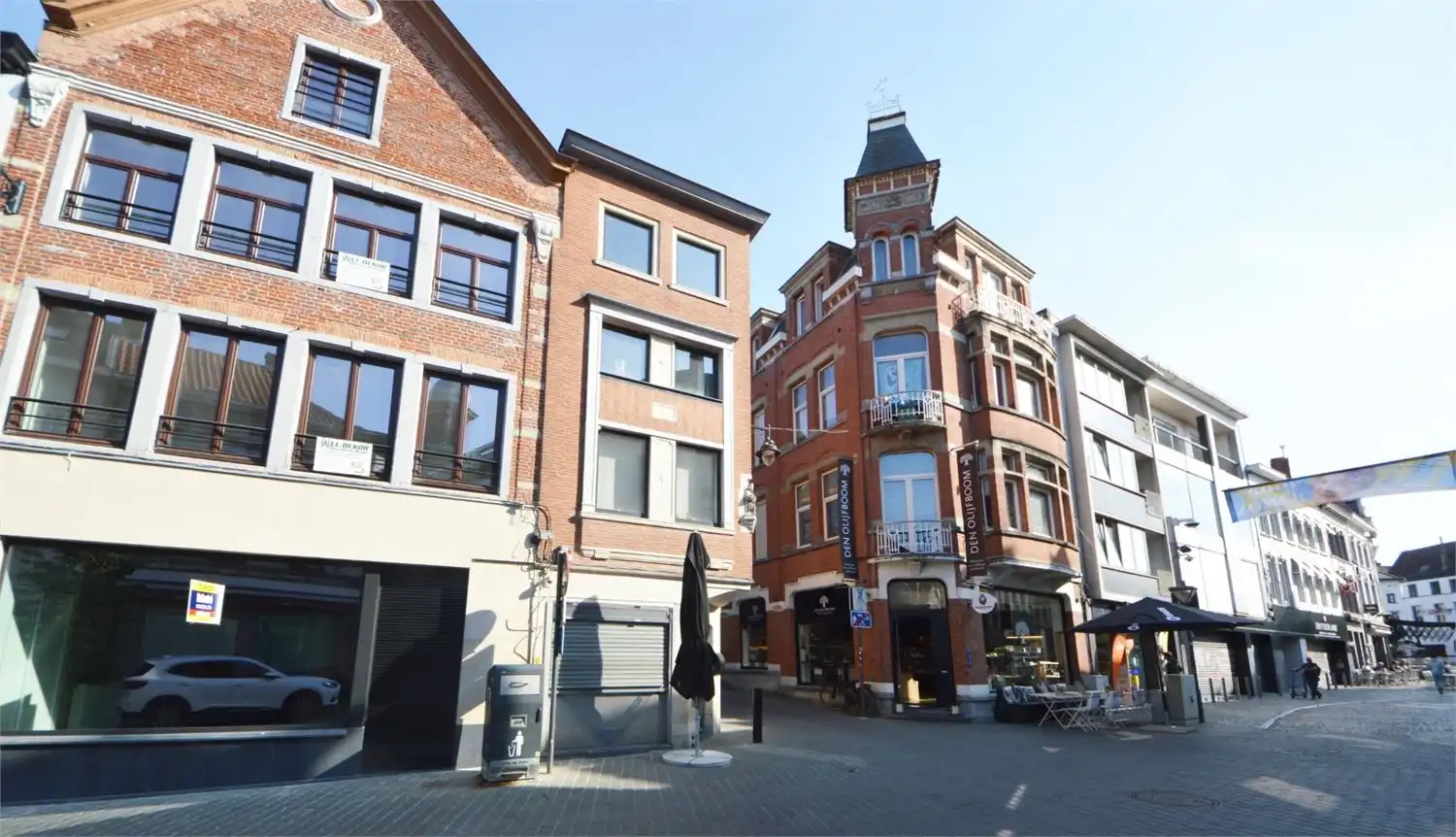 COMPLEET GERENOVEERD HANDELSPAND NABIJ GROTE MARKT foto 10