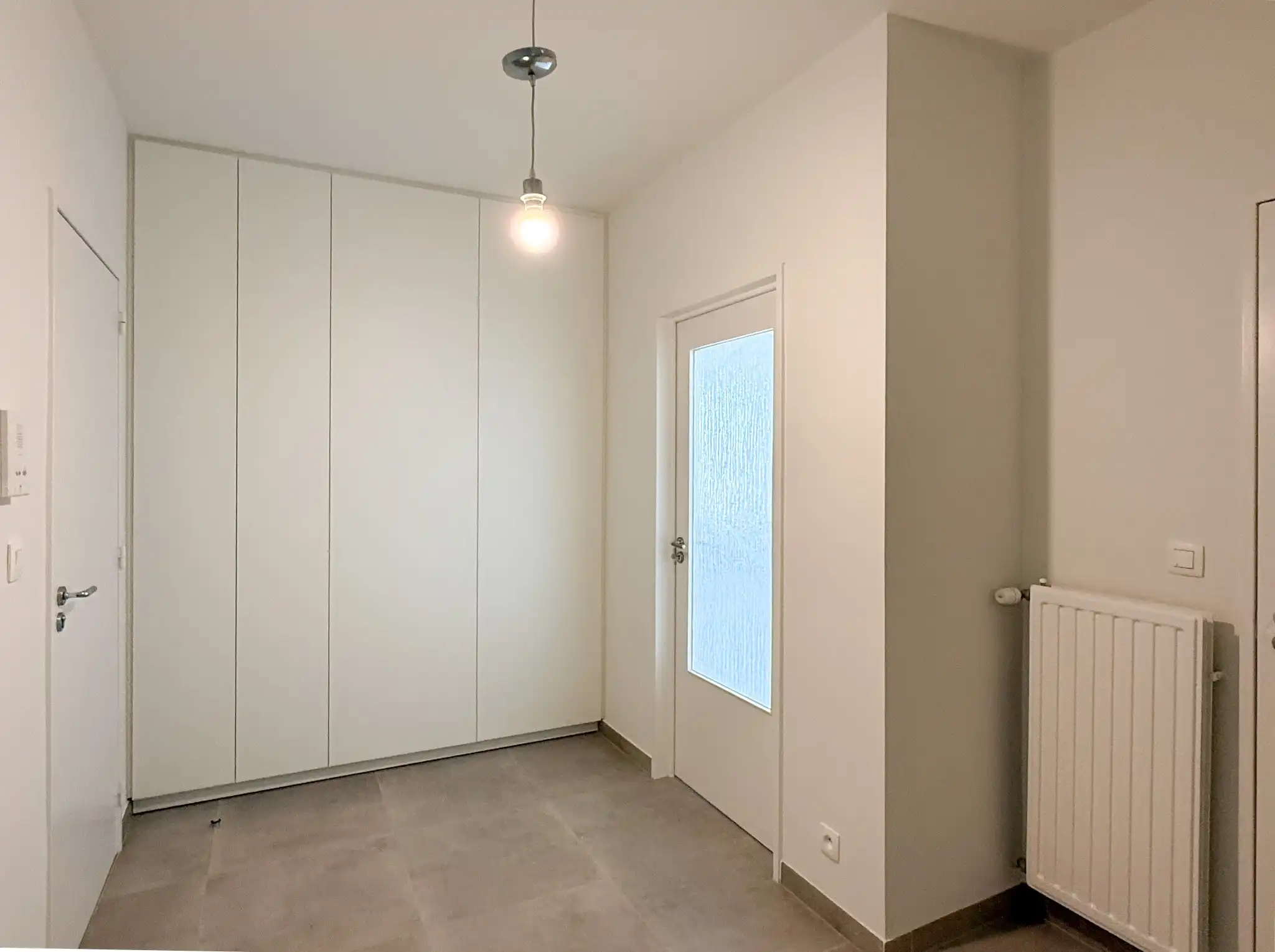 Volledig gerenoveerd appartement met twee slaapkamers in Beveren foto 2