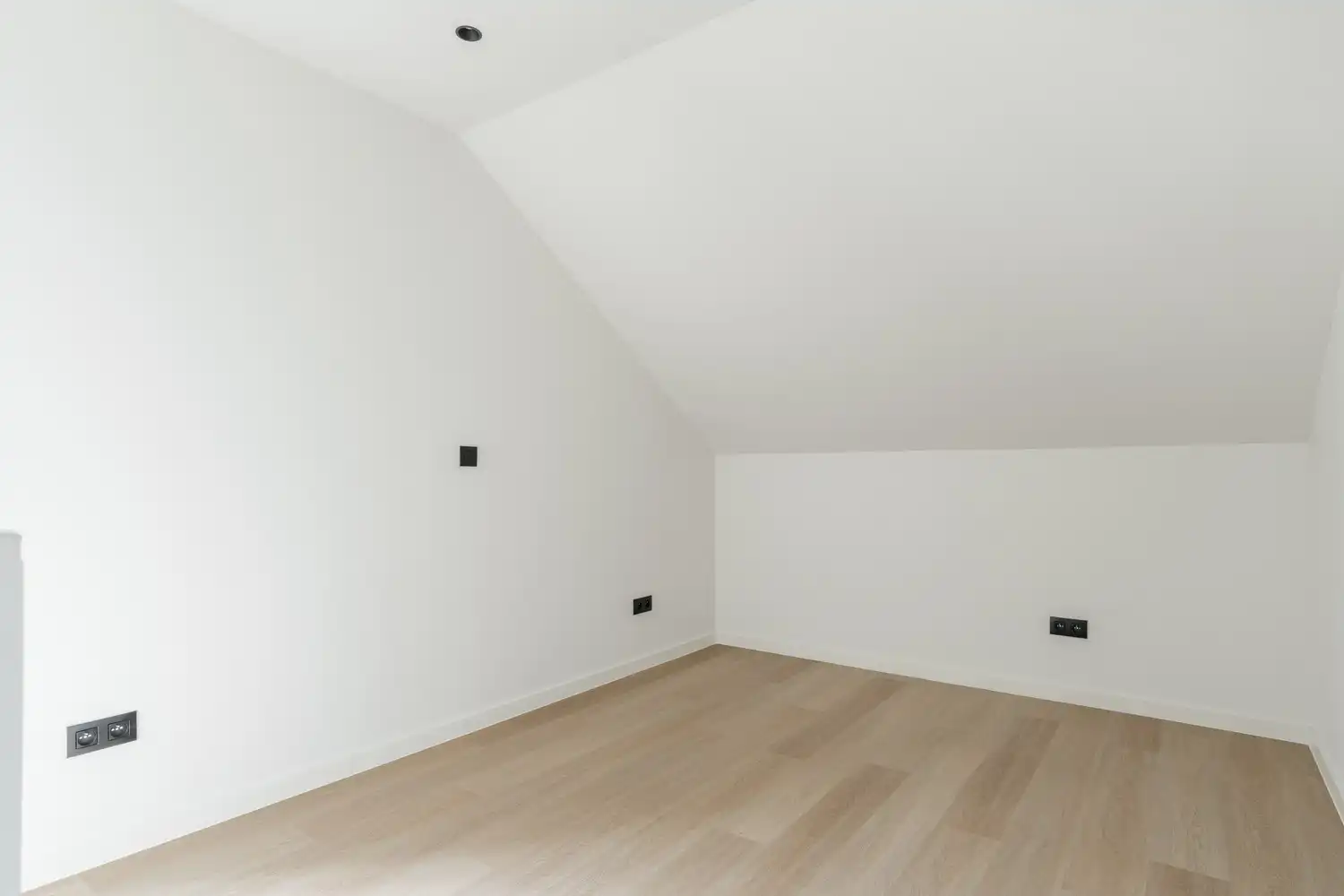 Volledig gerenoveerde charmante woning met diepe tuin, 3 slaapkamers en EPC B foto 24