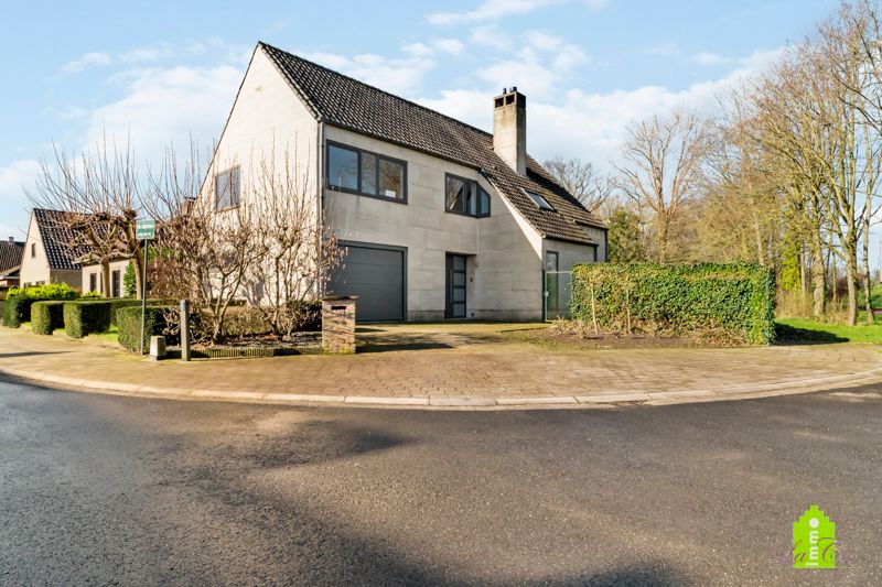 Sint-Andries,Recent gerenoveerde (2021) RUIME(350 m² beb opp) , ENERGIEZUINIG  VILLA met 5 grote slaapkamers en 2 badkamers.  Grote oprit met ruime PARKING mogelijkheid, grote omheinde tuin. foto 29