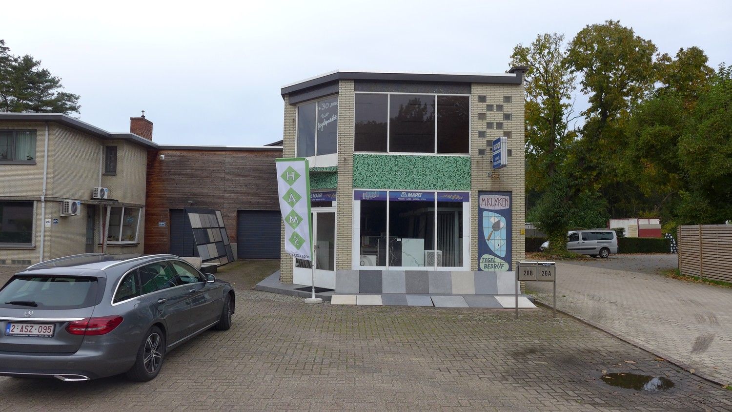 Bedrijfspand met terrein foto {{pictureIndex}}