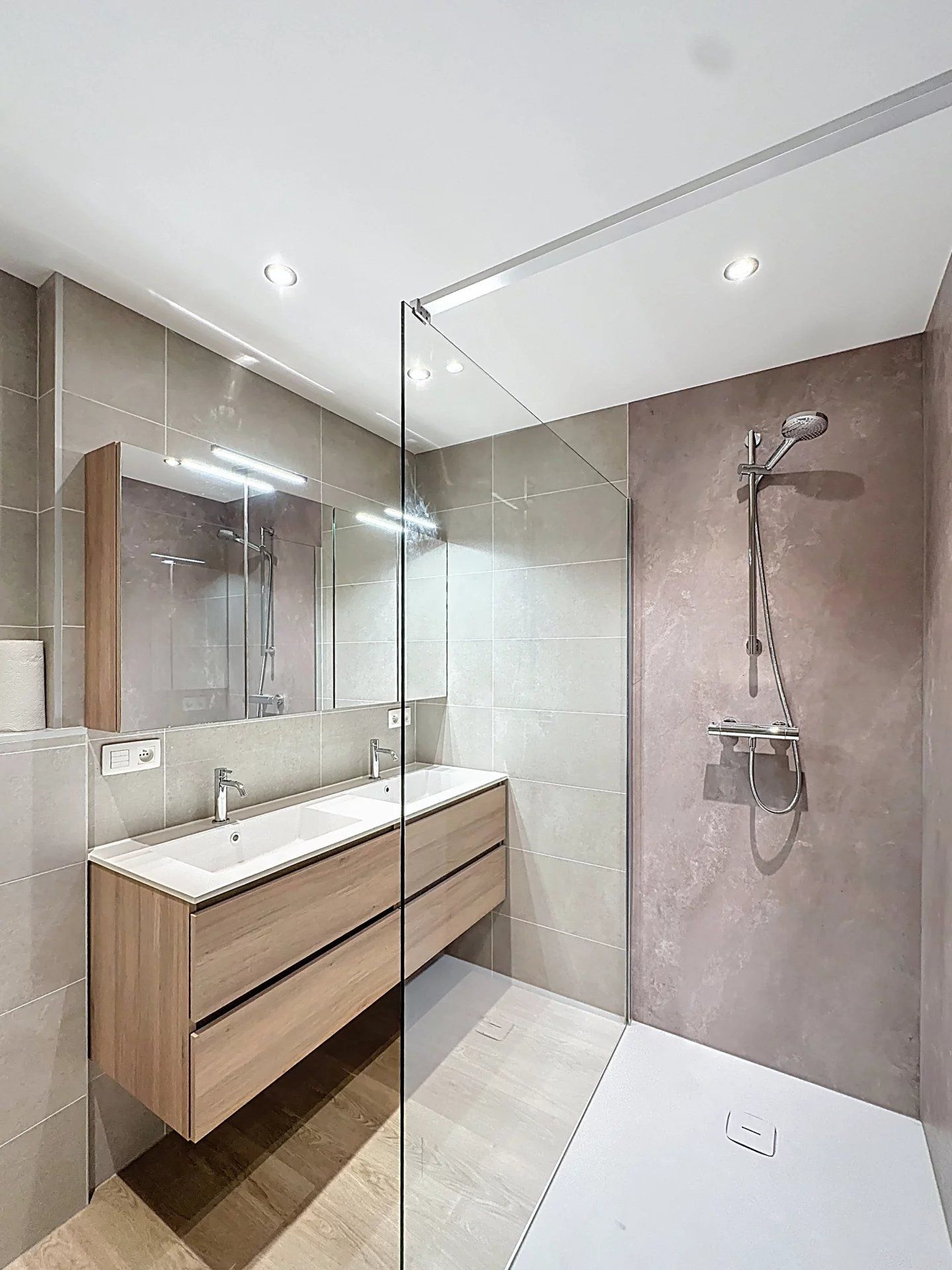 Gelijkvloers appartement met 2 slaapkamers en terras in het centrum van Balen. foto 10