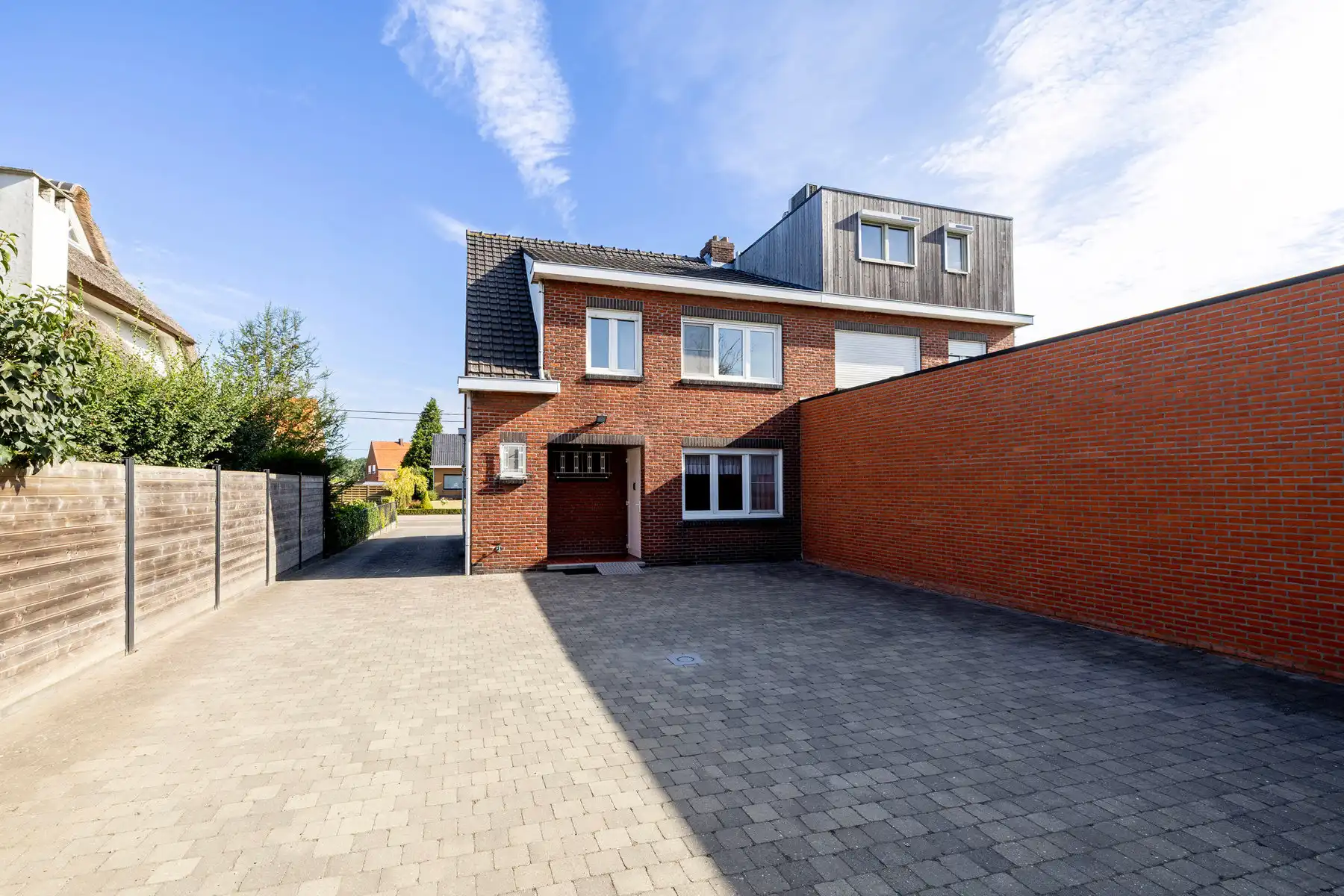 Renovatieproject met 3 slaapkamers, garage en tuin 800 m² foto 7